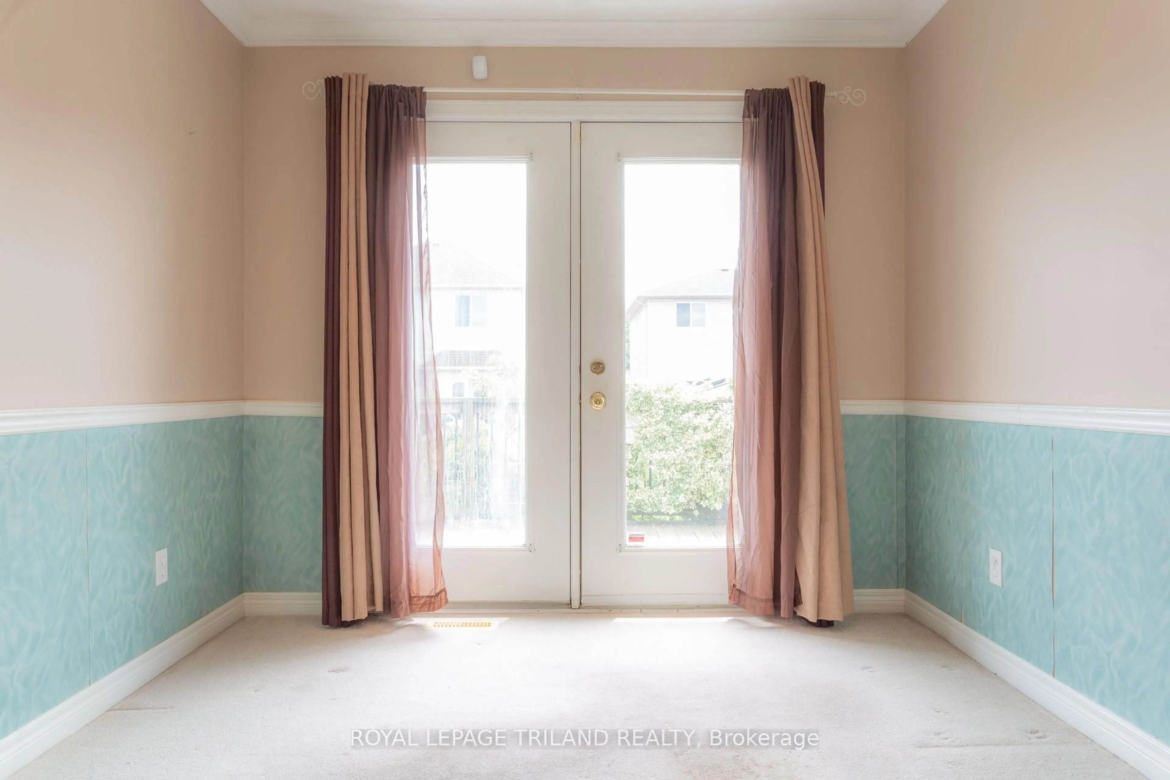 Indoor entryway for 39 Juno Dr, St. Thomas Ontario N5R 6E9