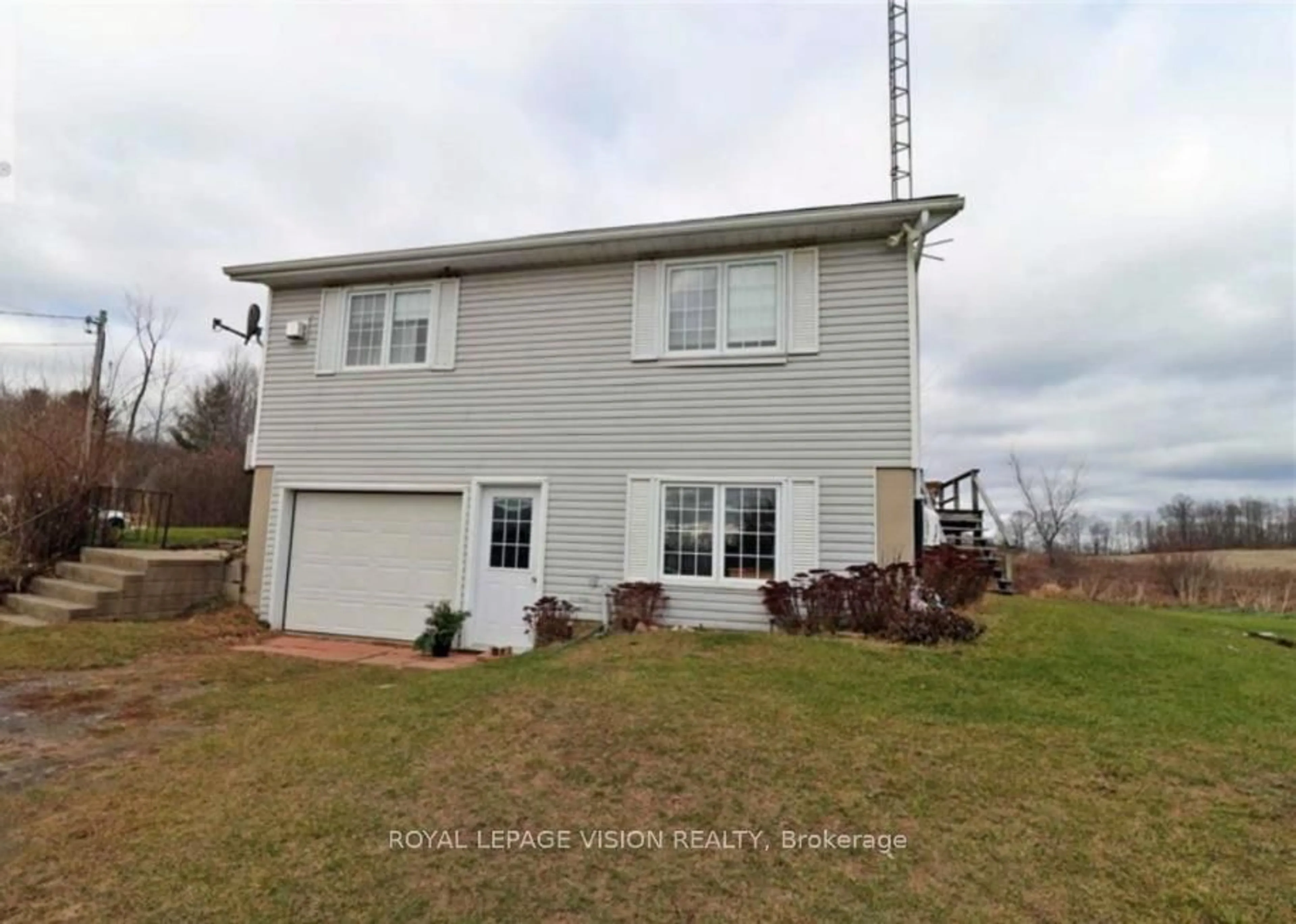 Home with vinyl exterior material, building for 1304 Hunt Club Rd, Madoc Ontario K0K 2K0
