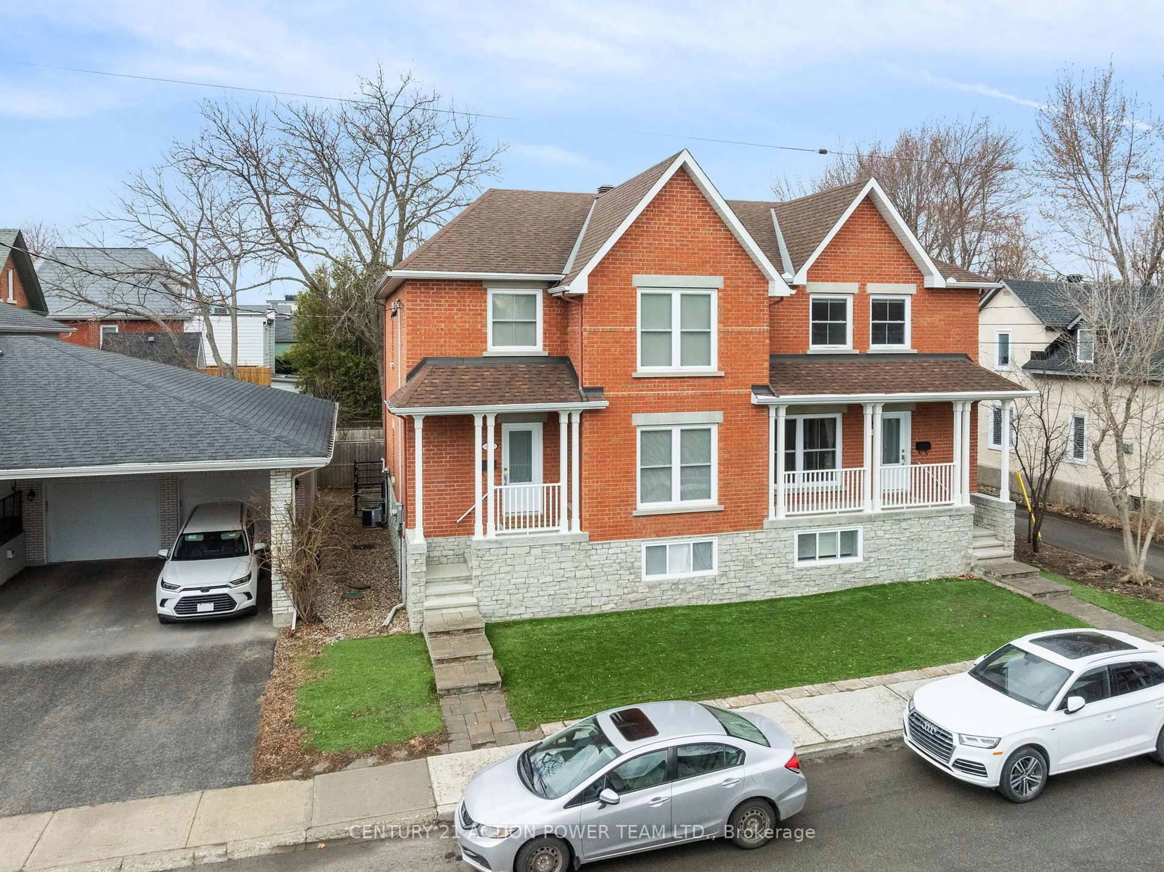 A pic from outside/outdoor area/front of a property/back of a property/a pic from drone, street for 48 Queen-Victoria St, Ottawa Ontario K1M 2K4