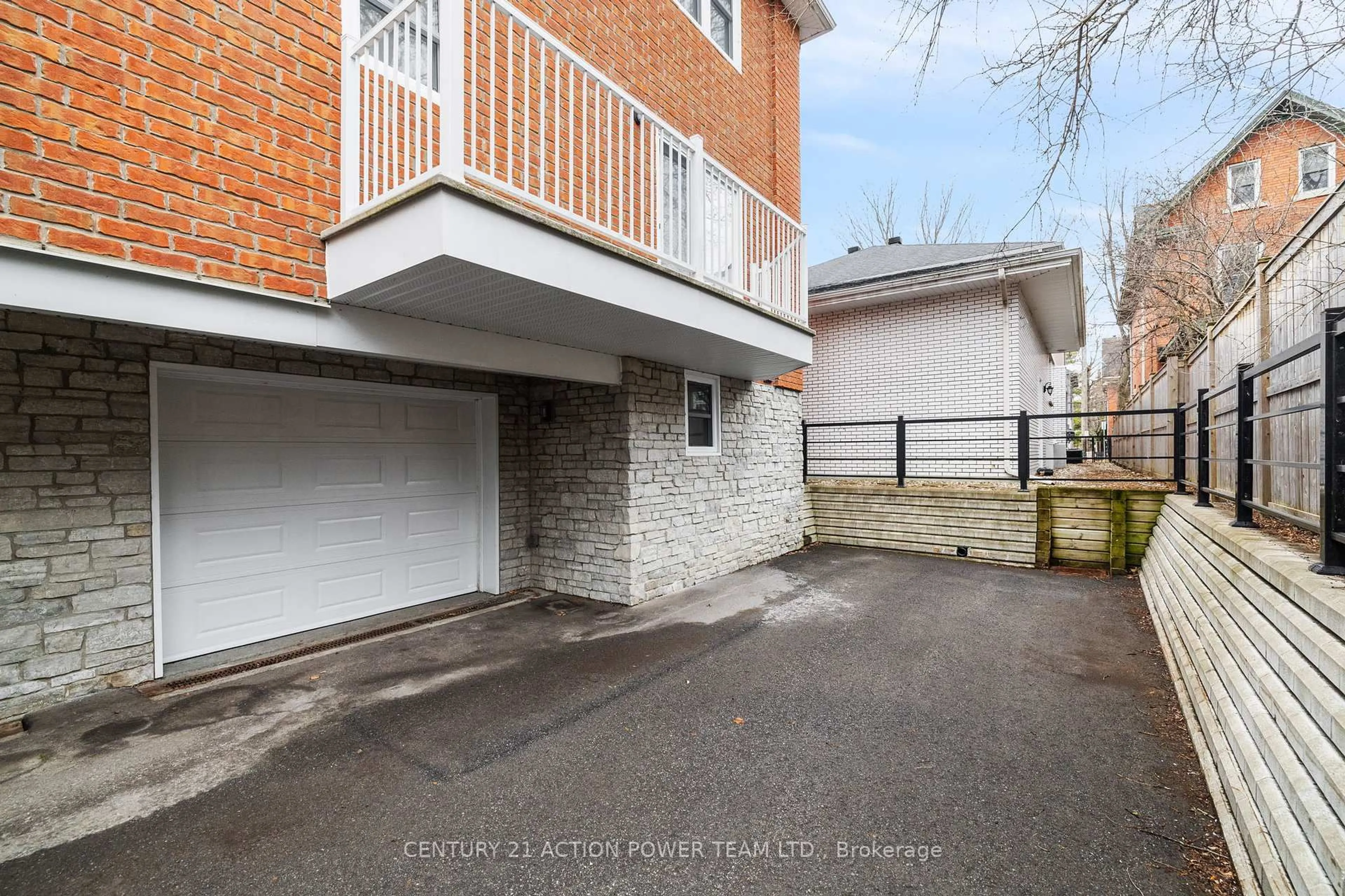 Unknown for 48 Queen-Victoria St, Ottawa Ontario K1M 2K4