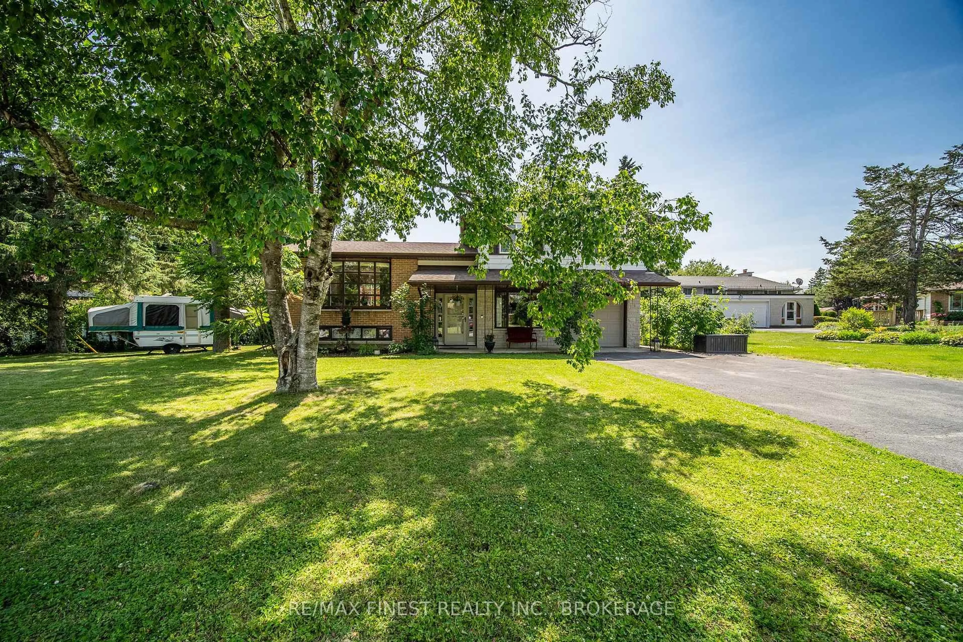 A pic from outside/outdoor area/front of a property/back of a property/a pic from drone, street for 671 Sussex Blvd, Kingston Ontario K7M 5B2