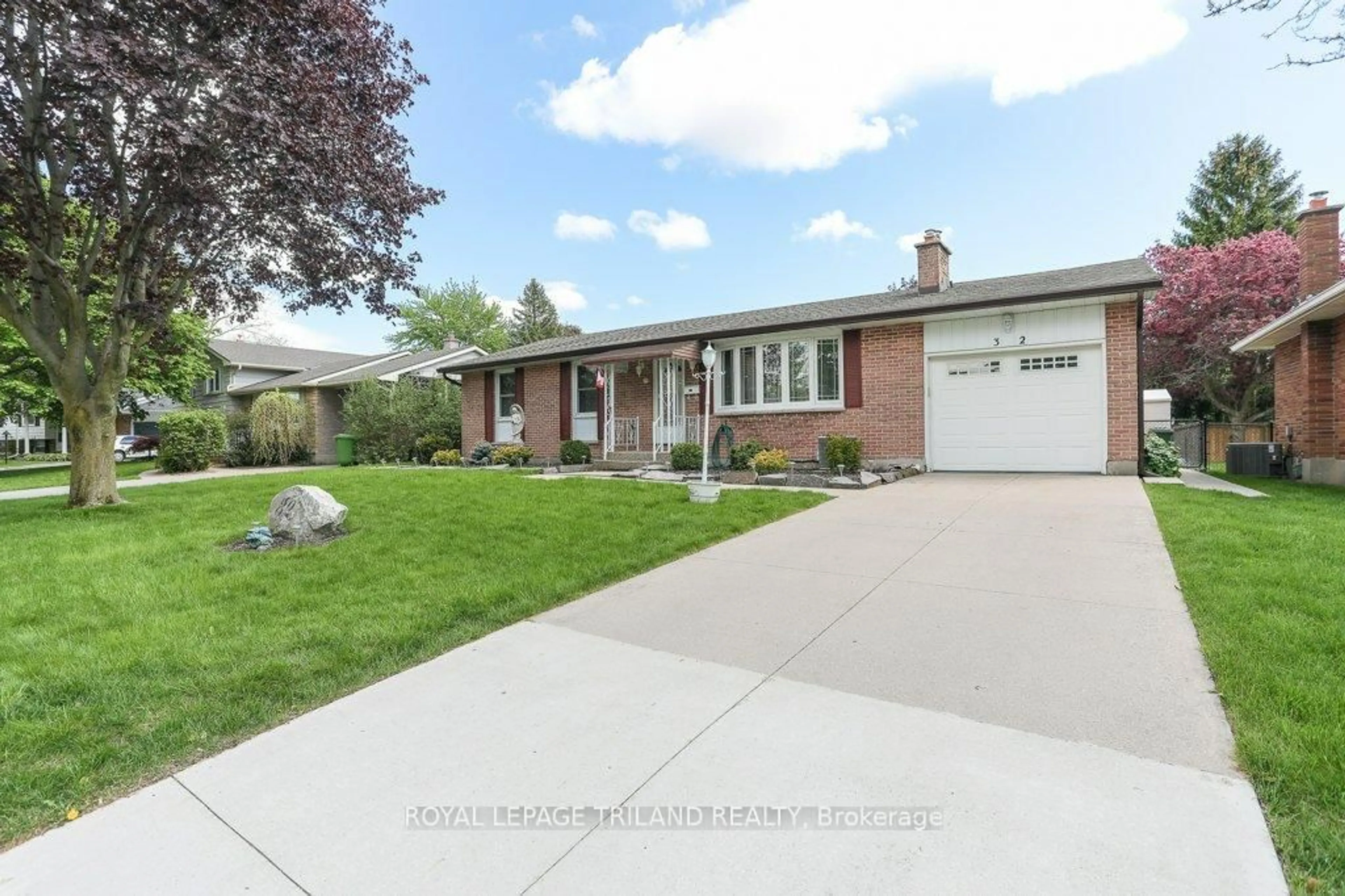 Home with brick exterior material, street for 32 Applewood Cres, St. Thomas Ontario N5R 1H2