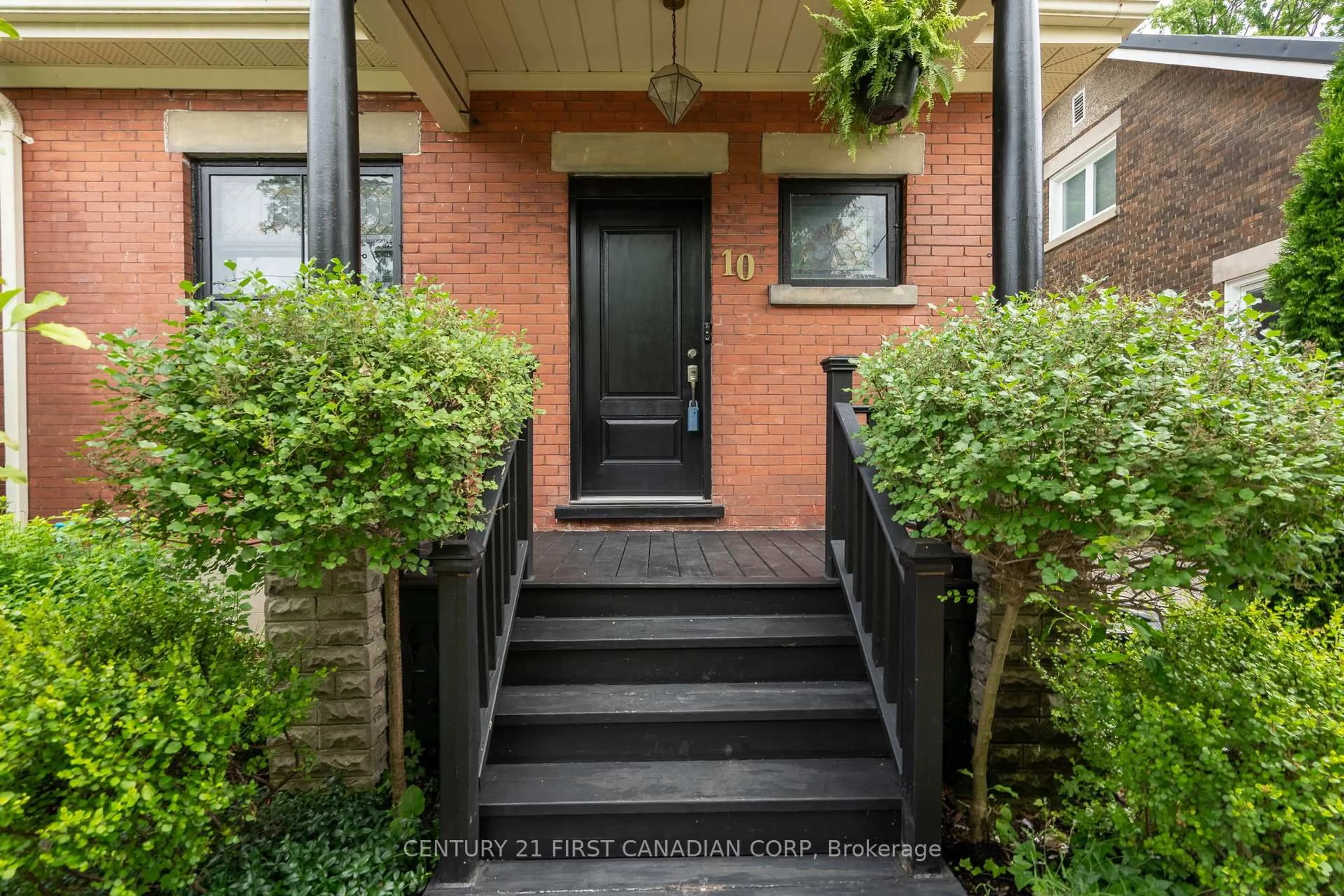 Indoor entryway for 10 Bellevue Ave, London South Ontario N6C 4A5