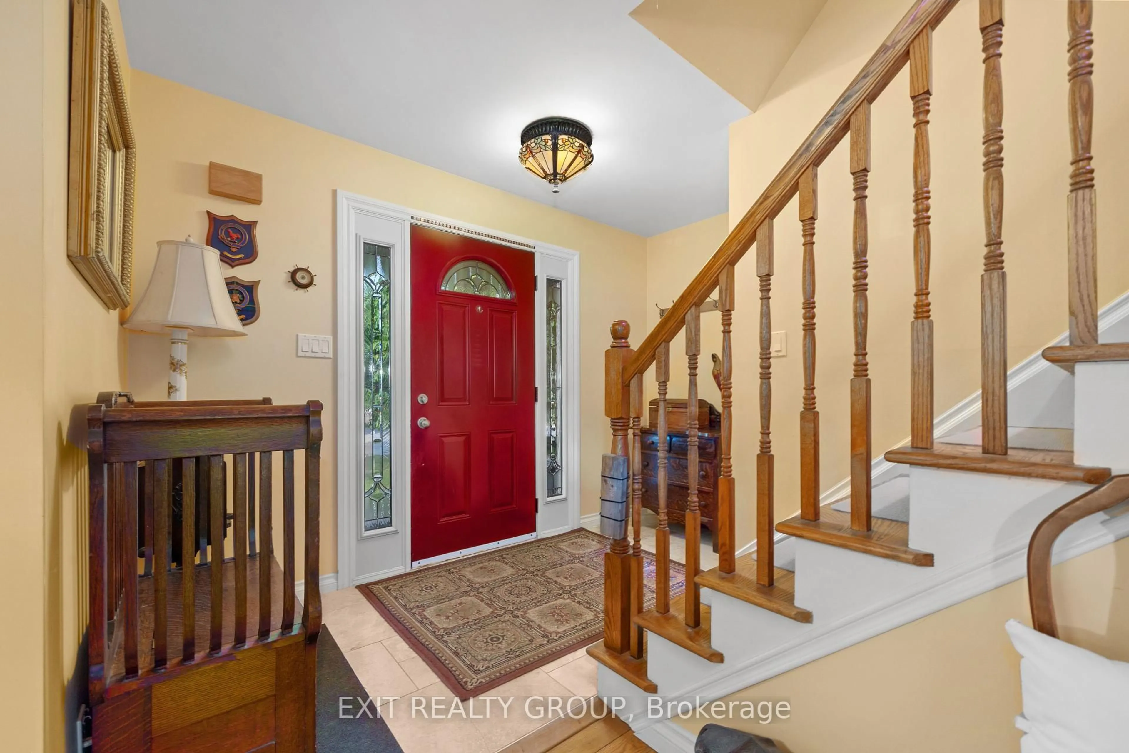 Indoor entryway for 77 Edgehill Rd, Belleville Ontario K8N 5J4