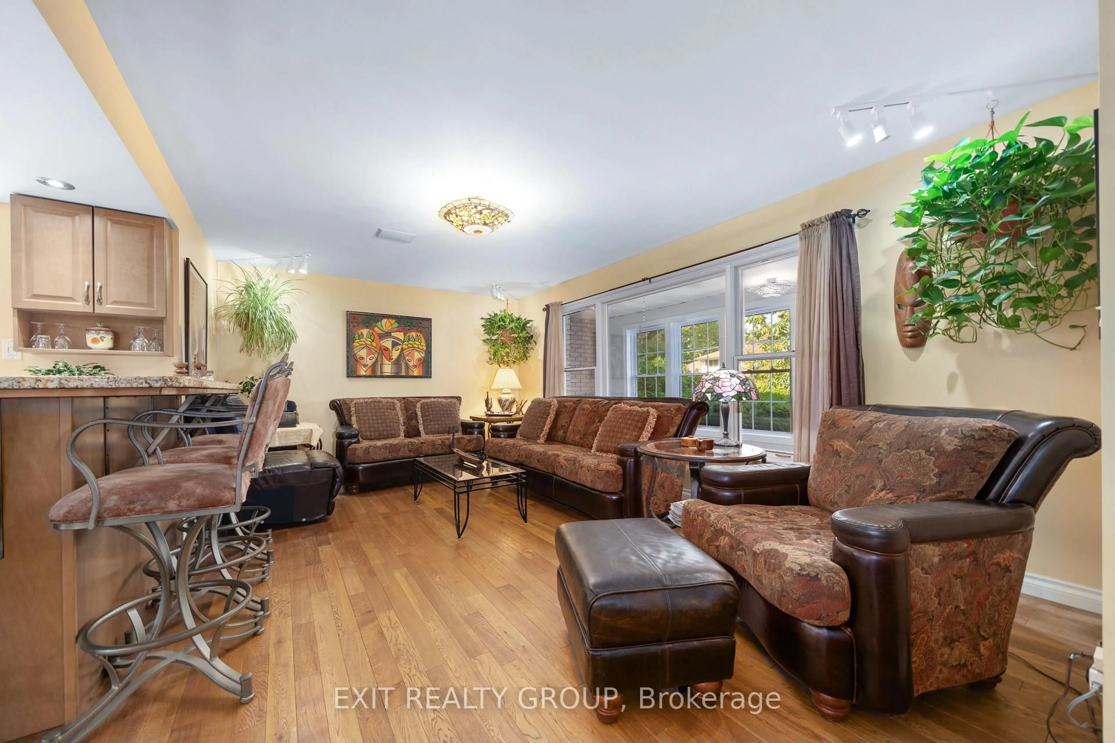 Living room with furniture, unknown for 77 Edgehill Rd, Belleville Ontario K8N 5J4