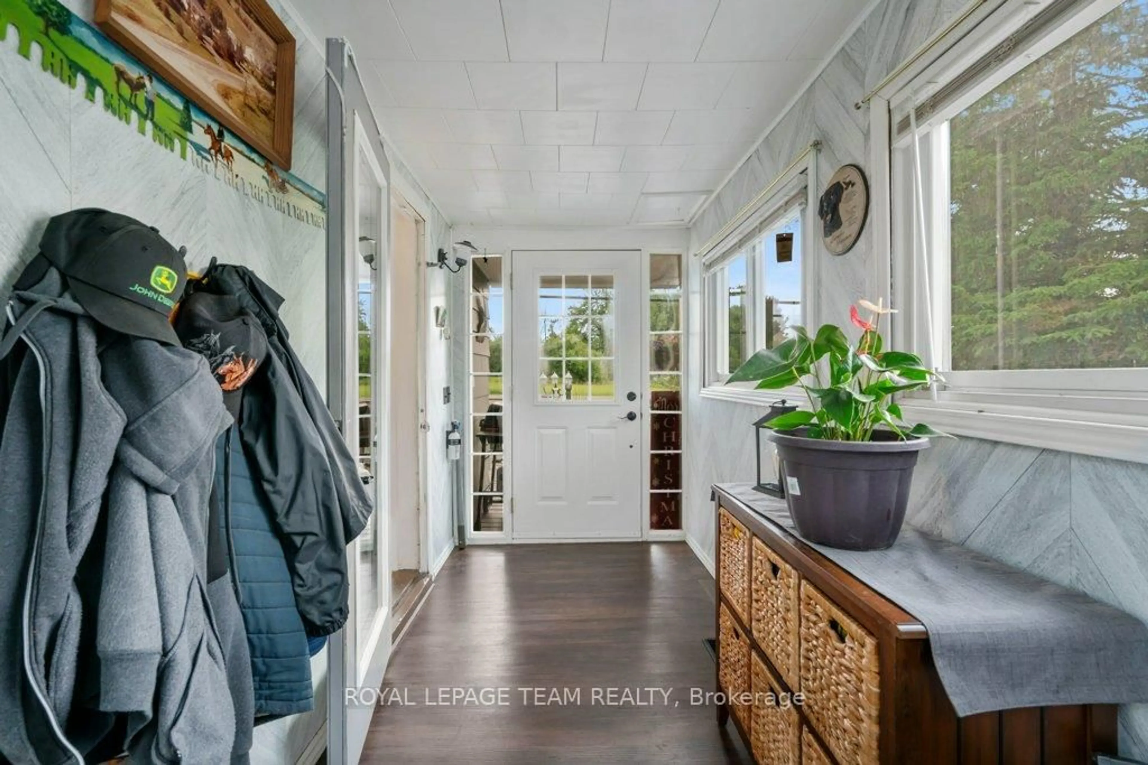 Indoor entryway for 5466 County 8 Rd, South Dundas Ontario K0C 1X0