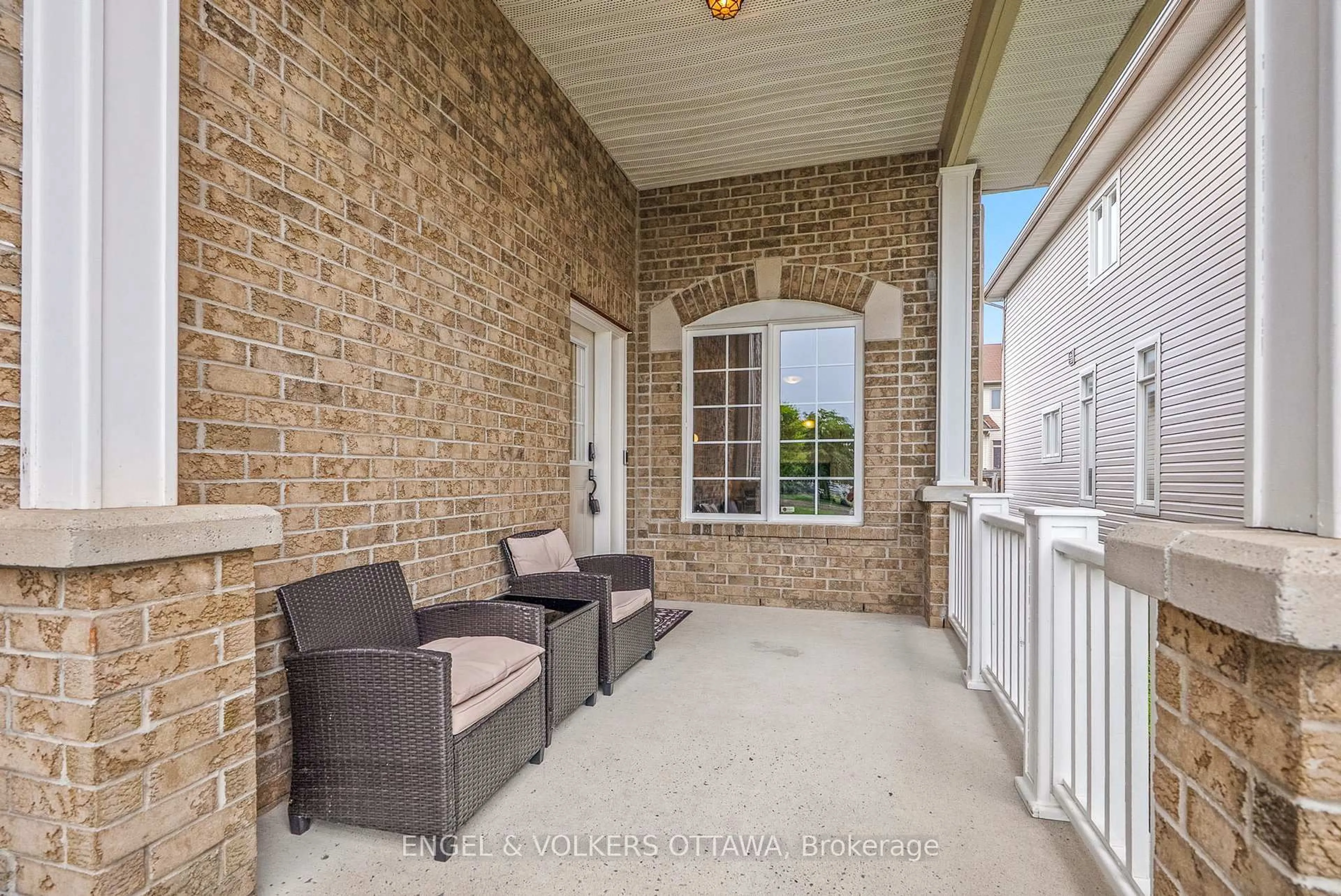 Patio, street for 772 Bowercrest Cres, Ottawa Ontario K1V 2K3