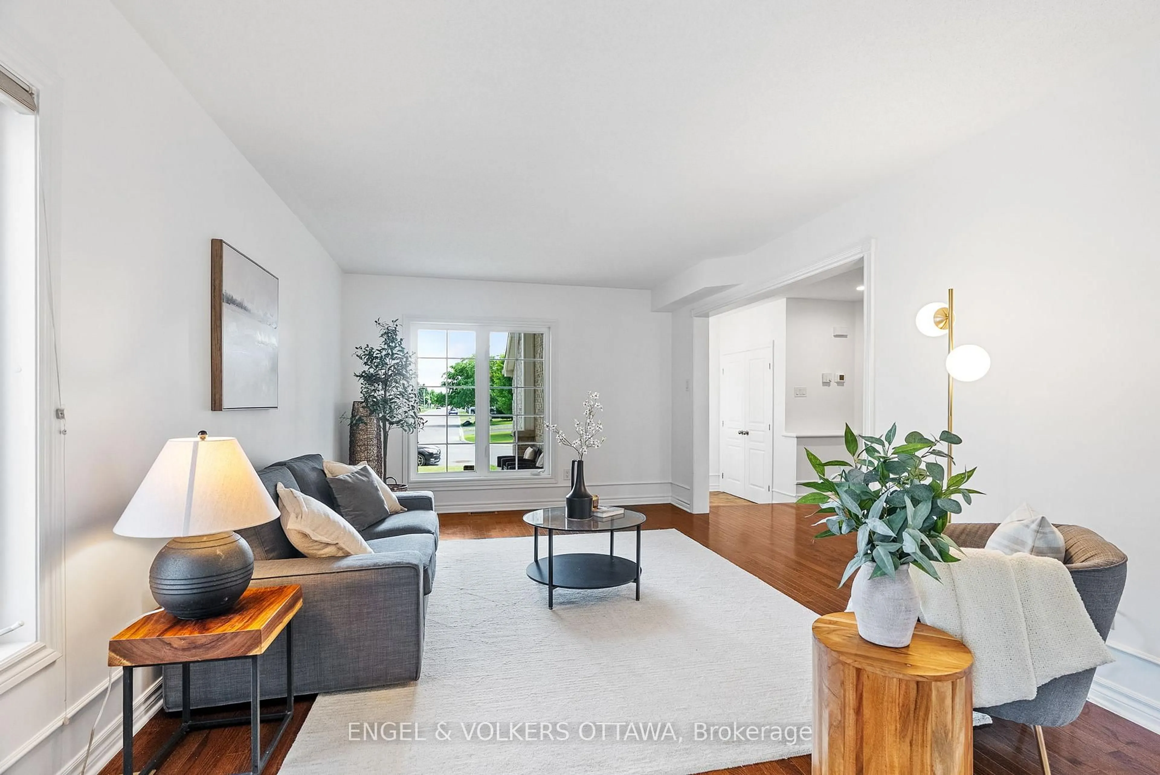 Living room with furniture, unknown for 772 Bowercrest Cres, Ottawa Ontario K1V 2K3