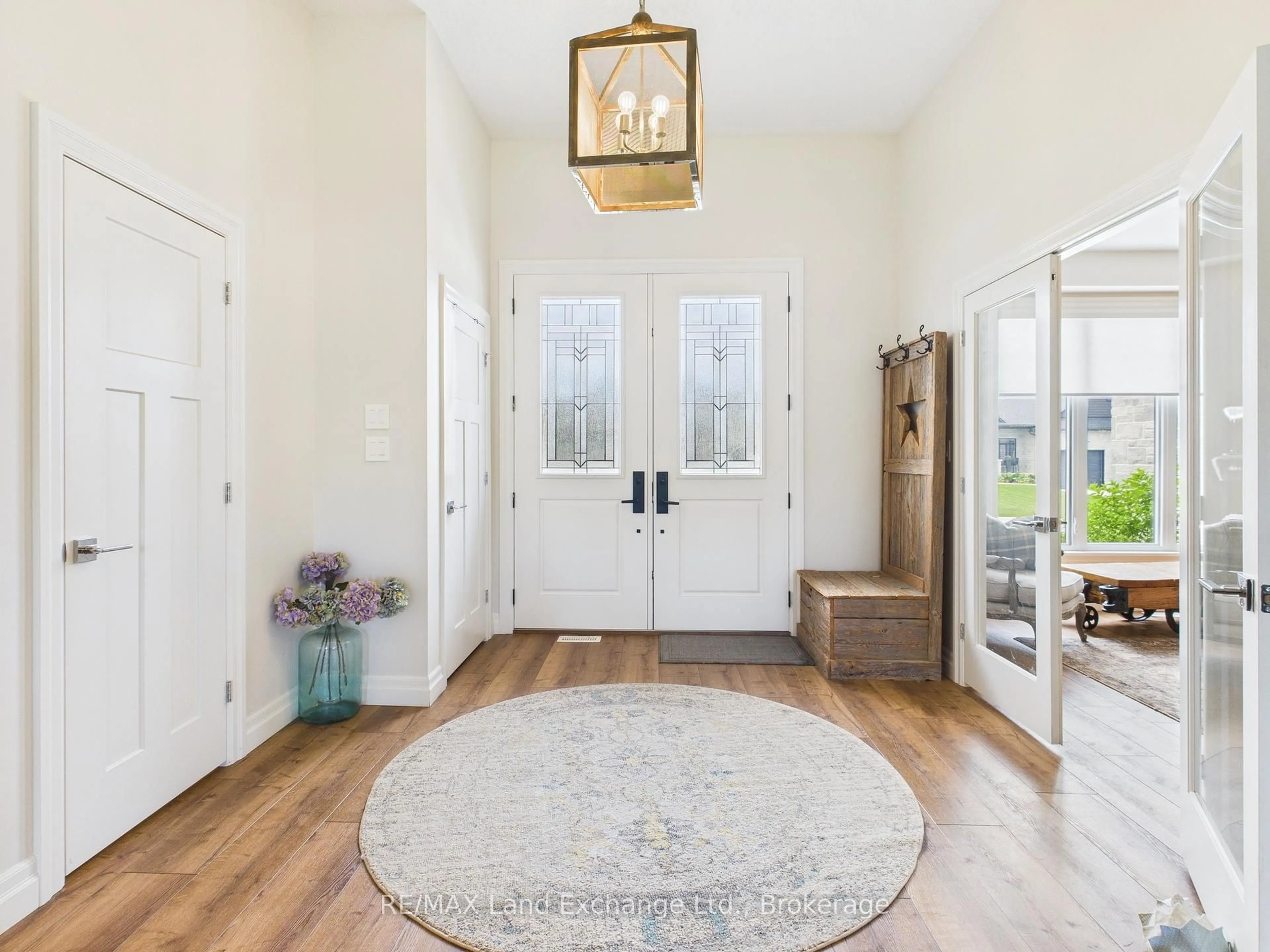 Indoor entryway for 915 Bogdanovic Way, Huron-Kinloss Ontario N2Z 0H3
