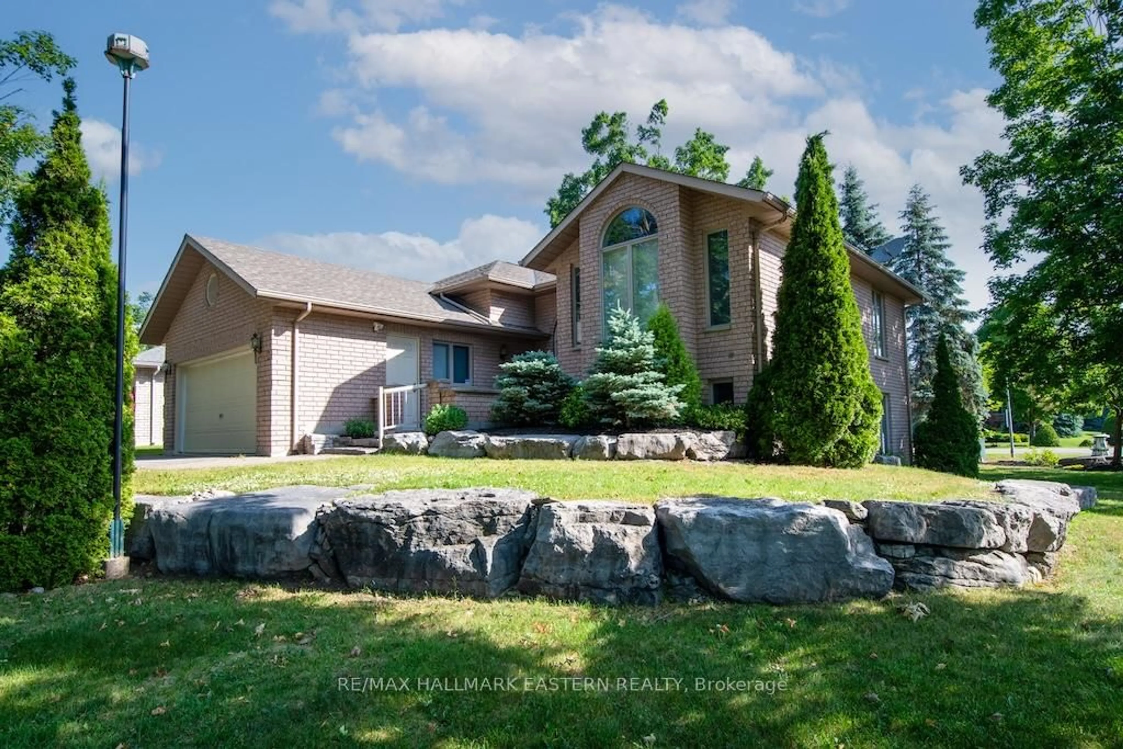 Unknown for 2 Huntingwood Cres, Kawartha Lakes Ontario K0M 1A0