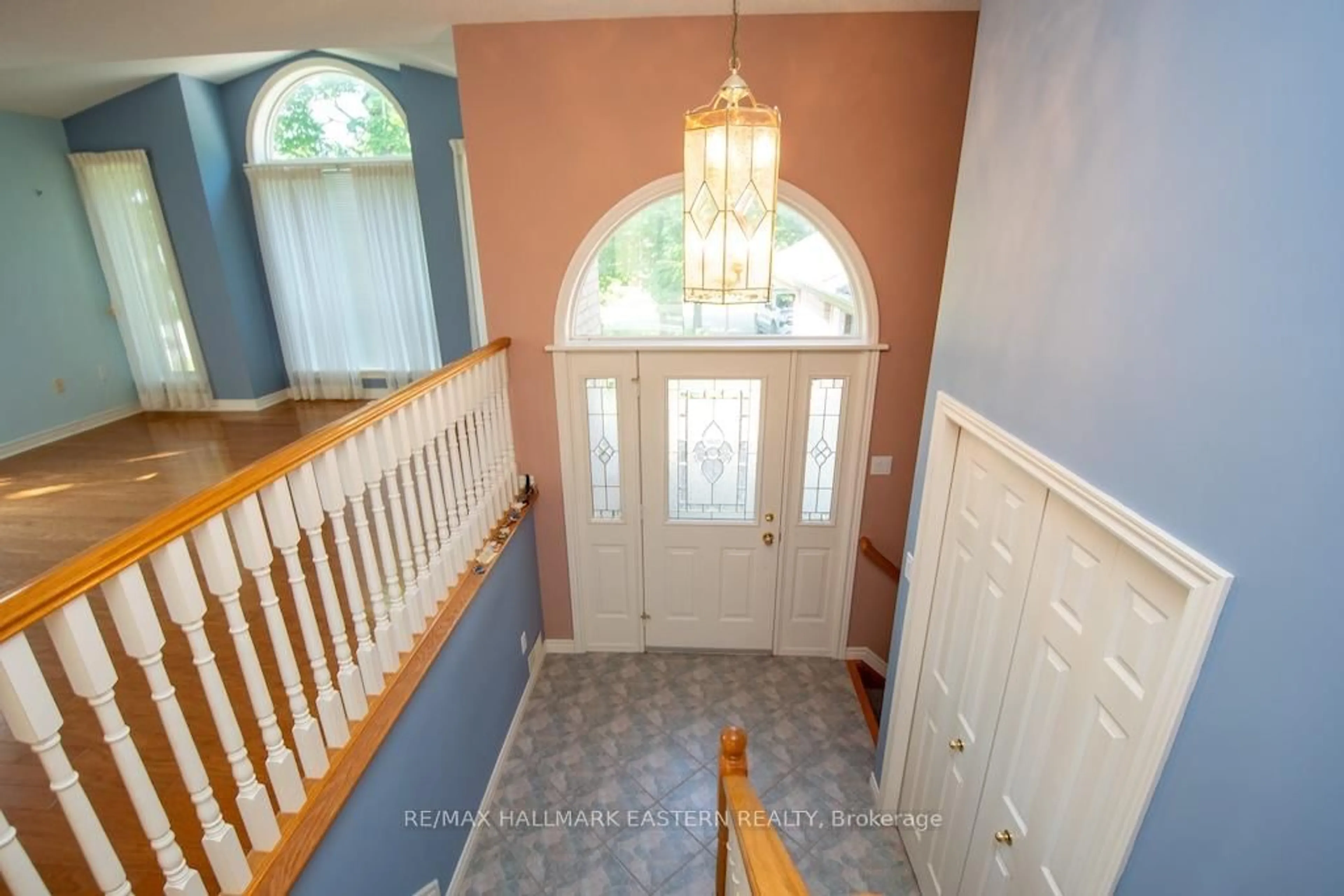 Indoor entryway for 2 Huntingwood Cres, Kawartha Lakes Ontario K0M 1A0