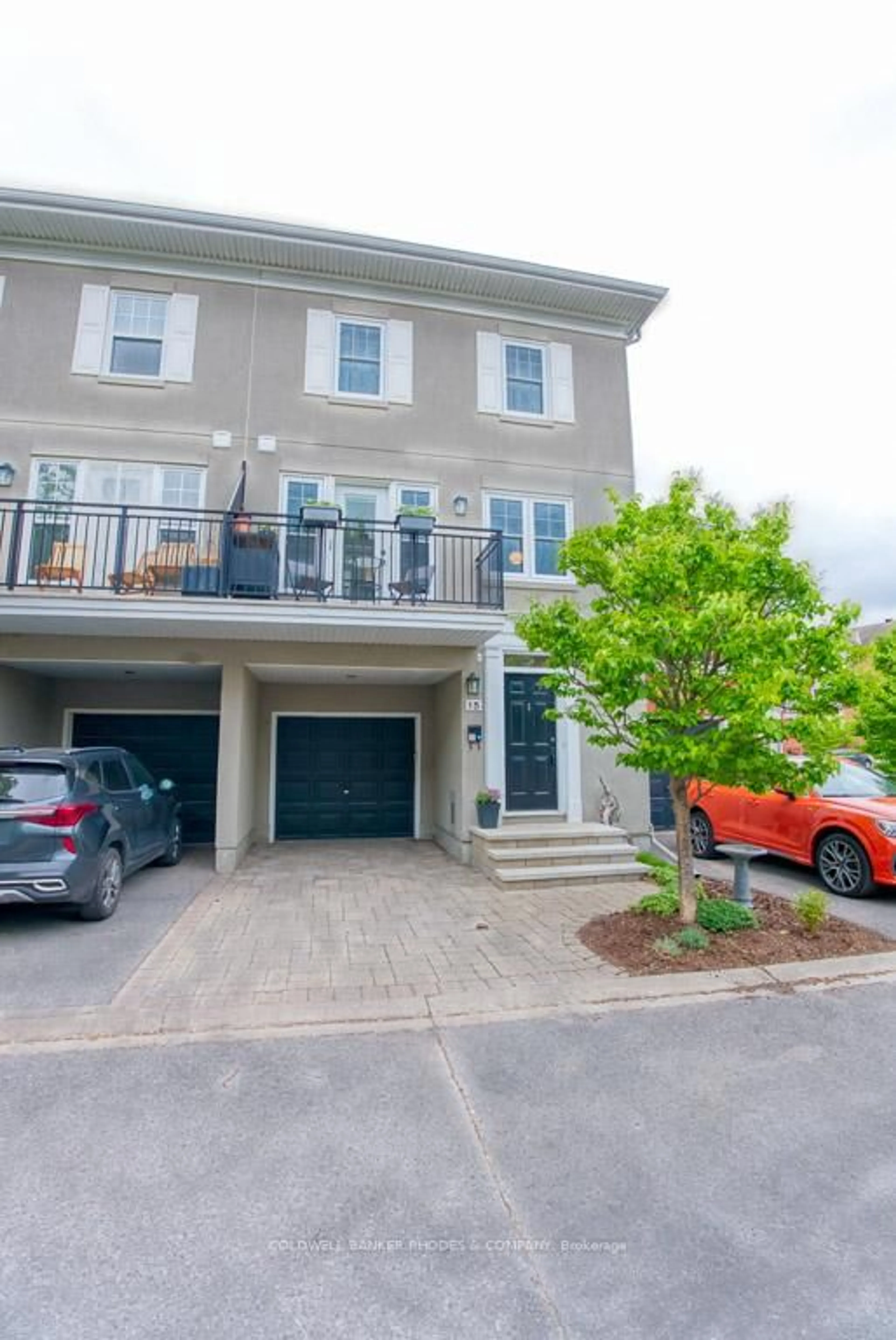 A pic from outside/outdoor area/front of a property/back of a property/a pic from drone, street for 15 Georgeton Private, Ottawa Ontario K1K 4S8