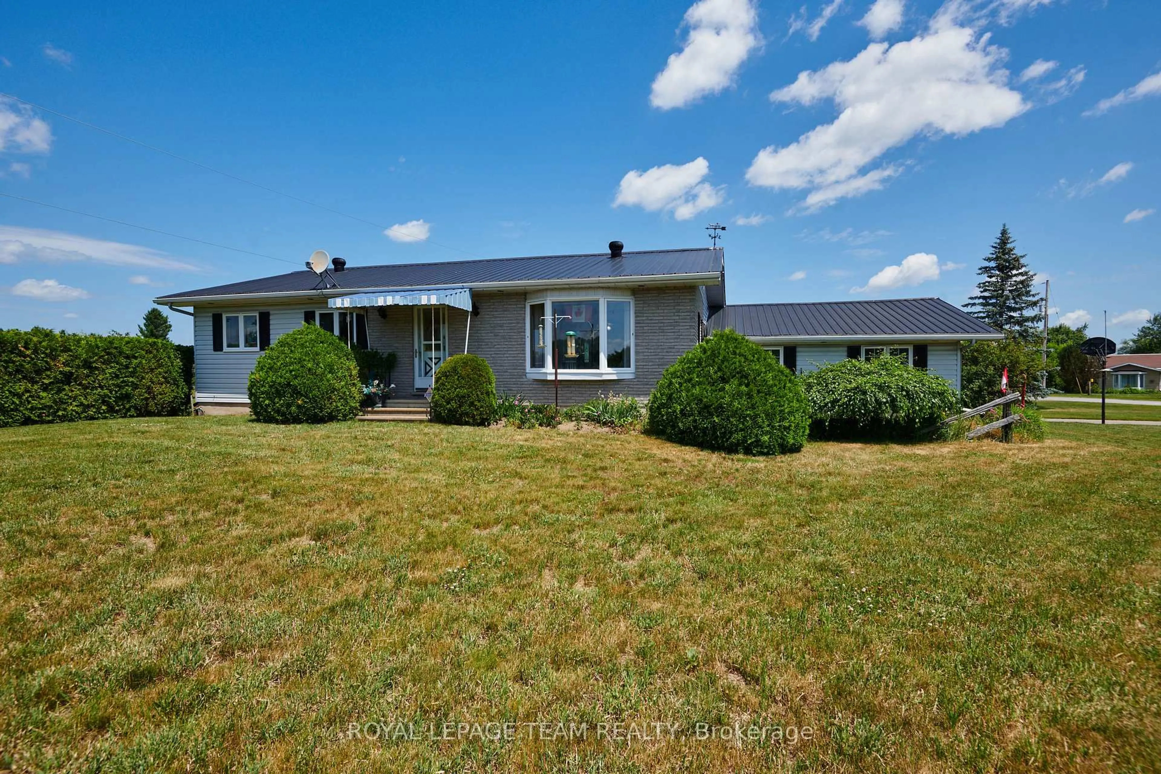 Home with vinyl exterior material, unknown for 9 Castleford Church Lane, Renfrew Ontario K7V 3Z8