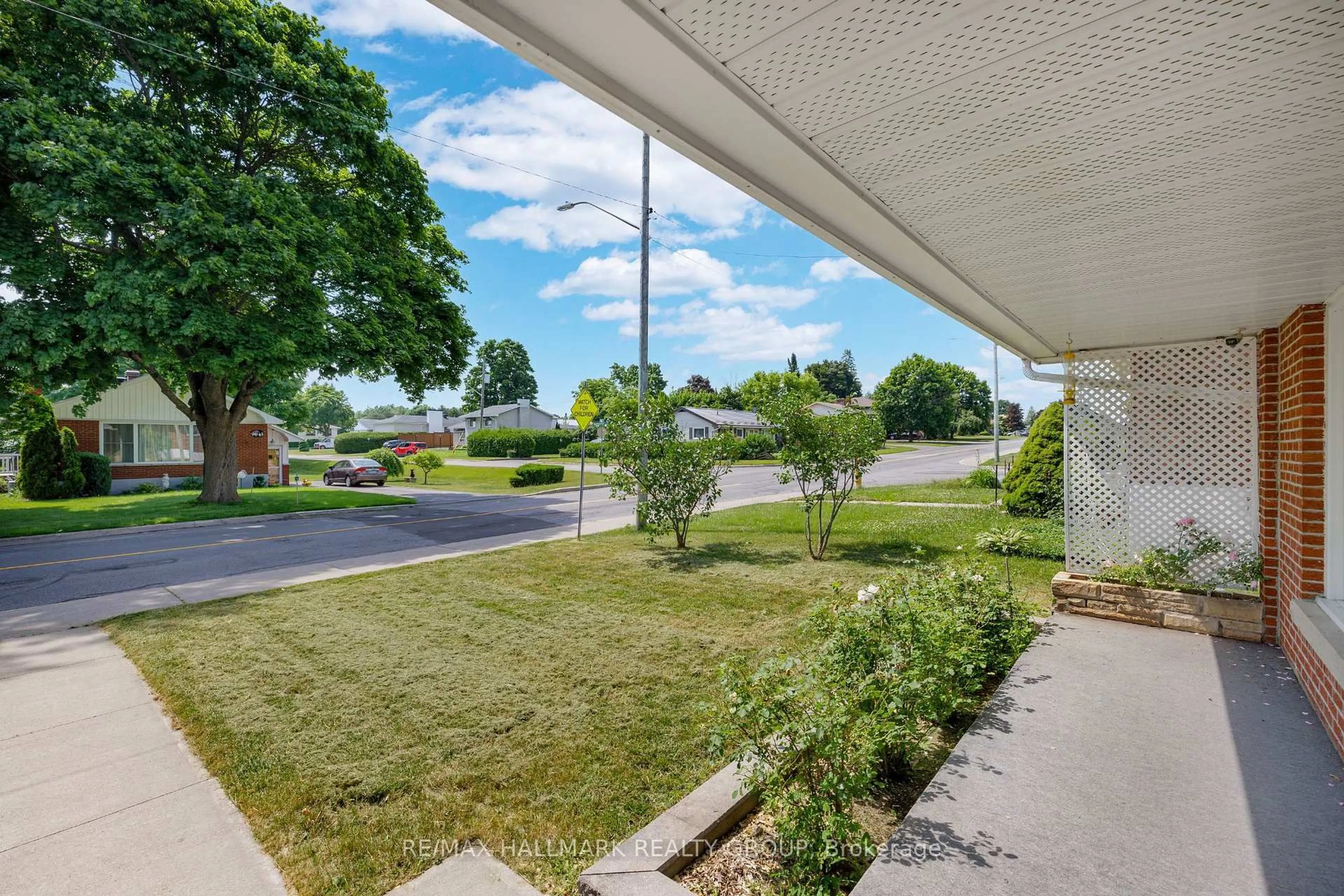Patio, street for 66 Broadview Ave, Smiths Falls Ontario K7A 3W6