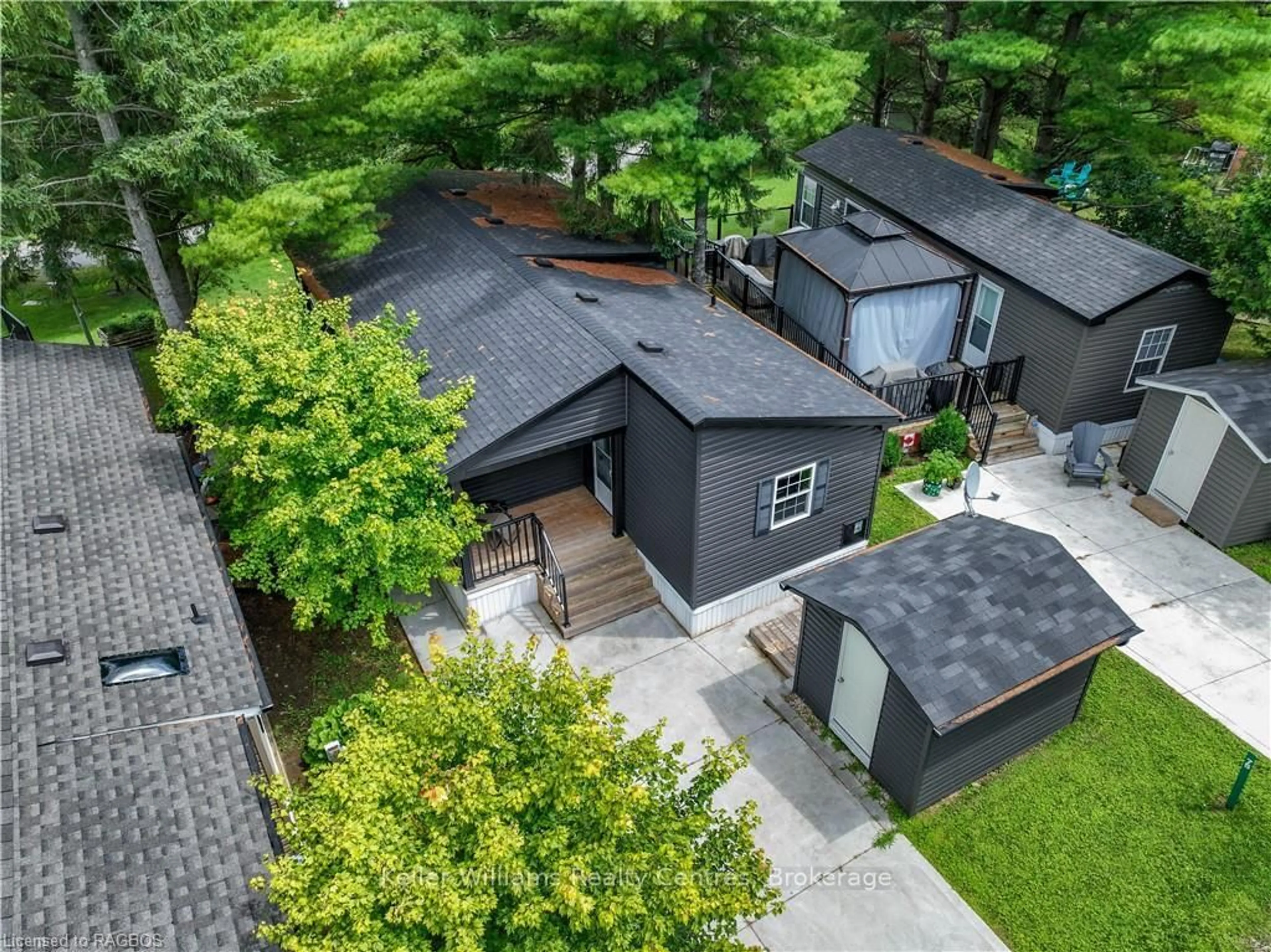 A pic from outside/outdoor area/front of a property/back of a property/a pic from drone, street for 13 SOUTHLINE Ave #P75, Huron-Kinloss Ontario N2Z 2X5