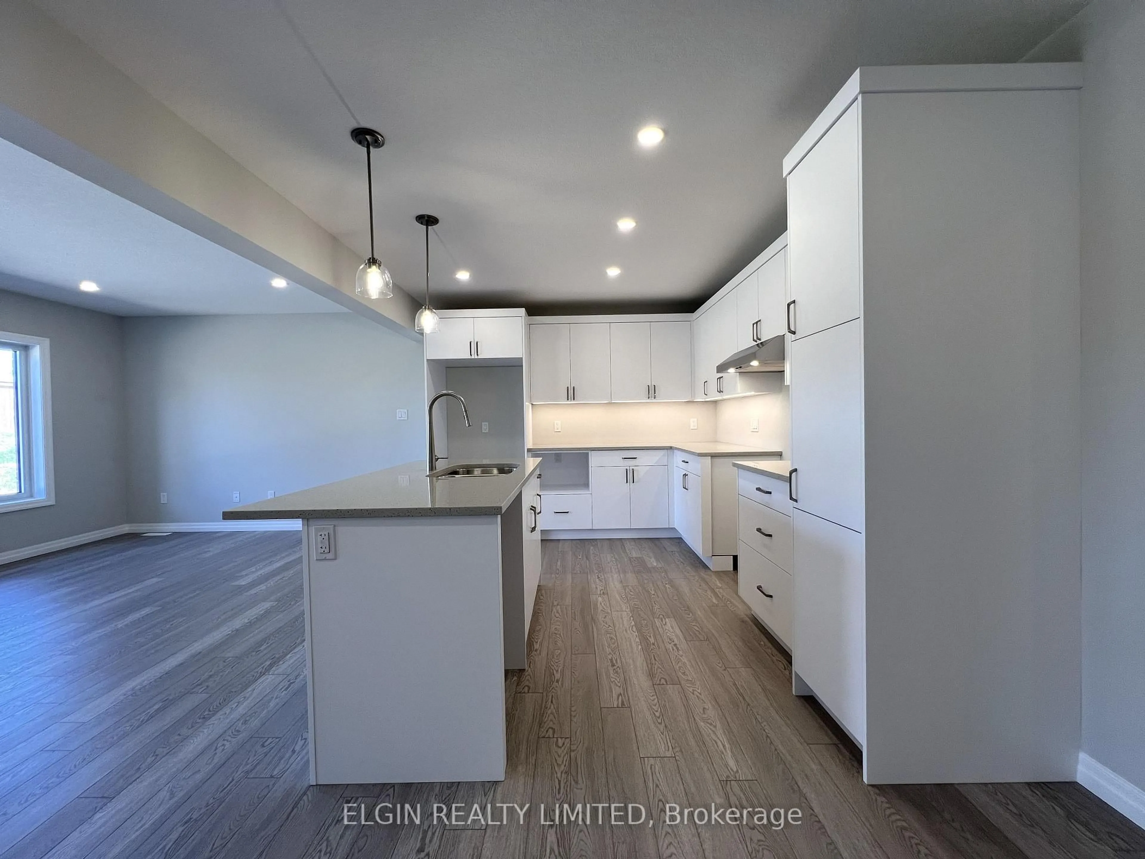 Open concept kitchen, wood/laminate floor for 95 Willow Dr, Aylmer Ontario N5H 0B9