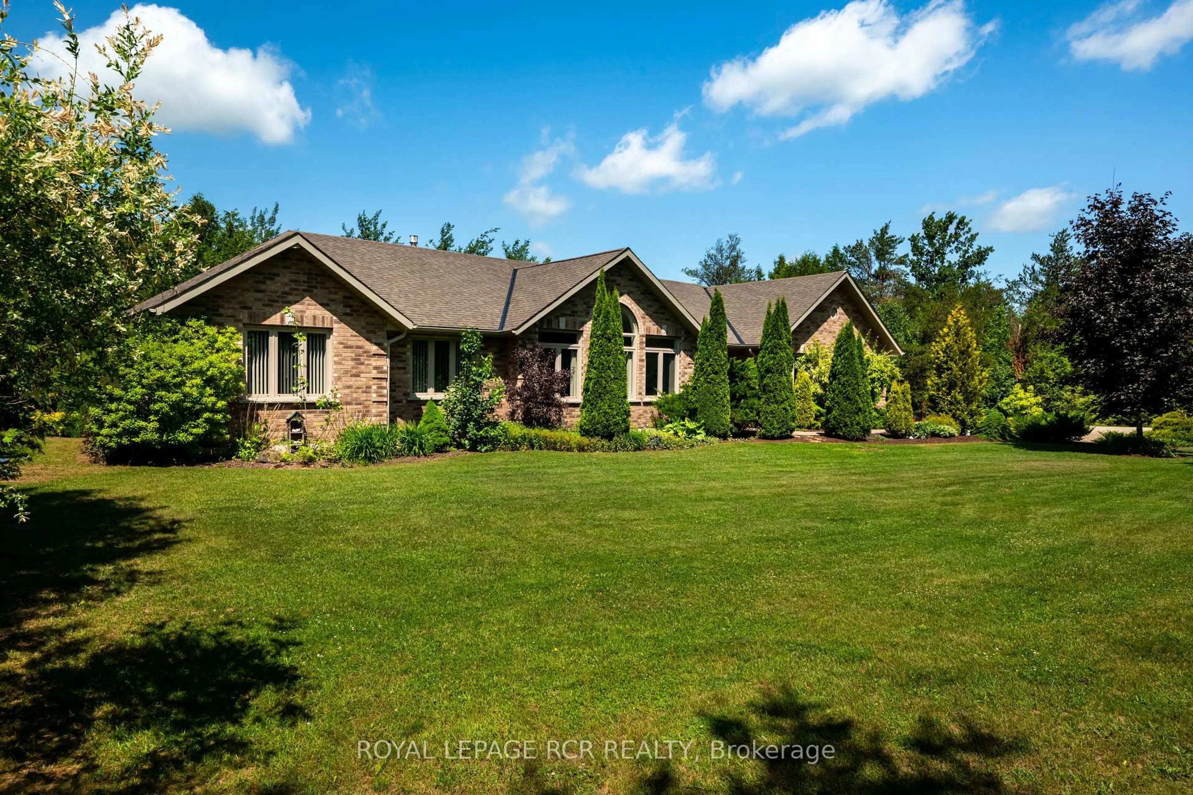 A pic from outside/outdoor area/front of a property/back of a property/a pic from drone, unknown for 555374 Mono Amaranth Line, Amaranth Ontario L9V 1L7