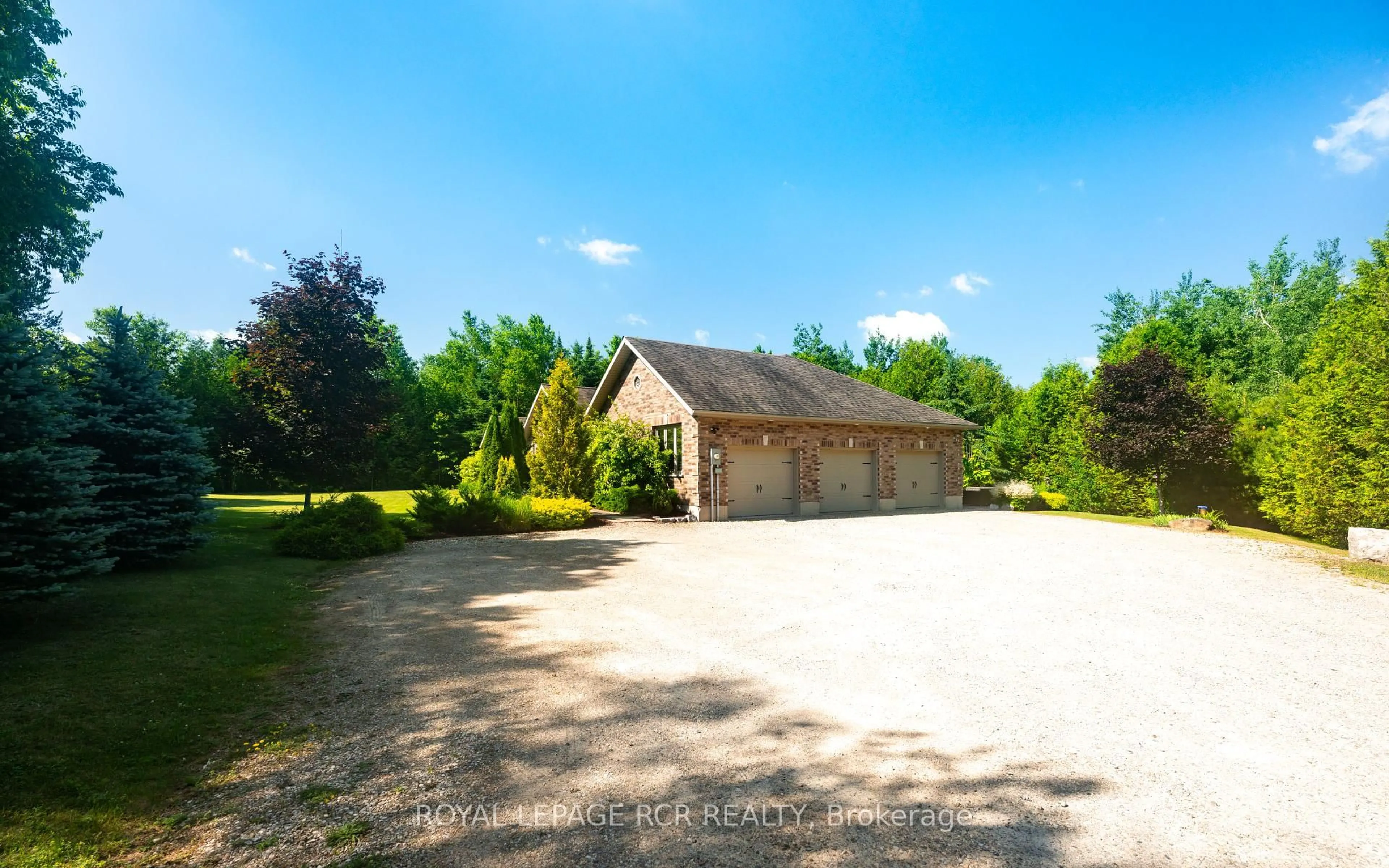 A pic from outside/outdoor area/front of a property/back of a property/a pic from drone, unknown for 555374 Mono Amaranth Line, Amaranth Ontario L9V 1L7