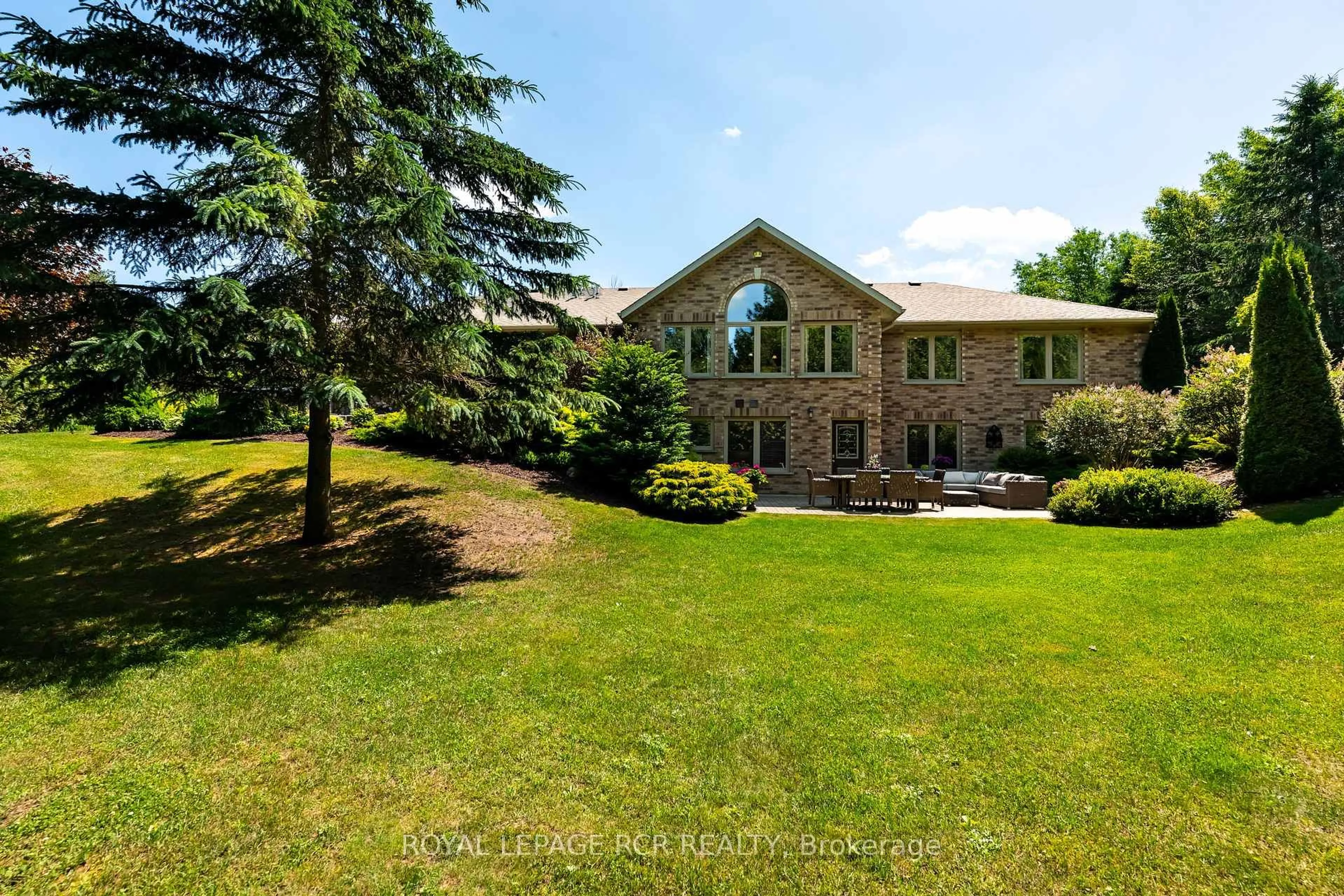 A pic from outside/outdoor area/front of a property/back of a property/a pic from drone, unknown for 555374 Mono Amaranth Line, Amaranth Ontario L9V 1L7