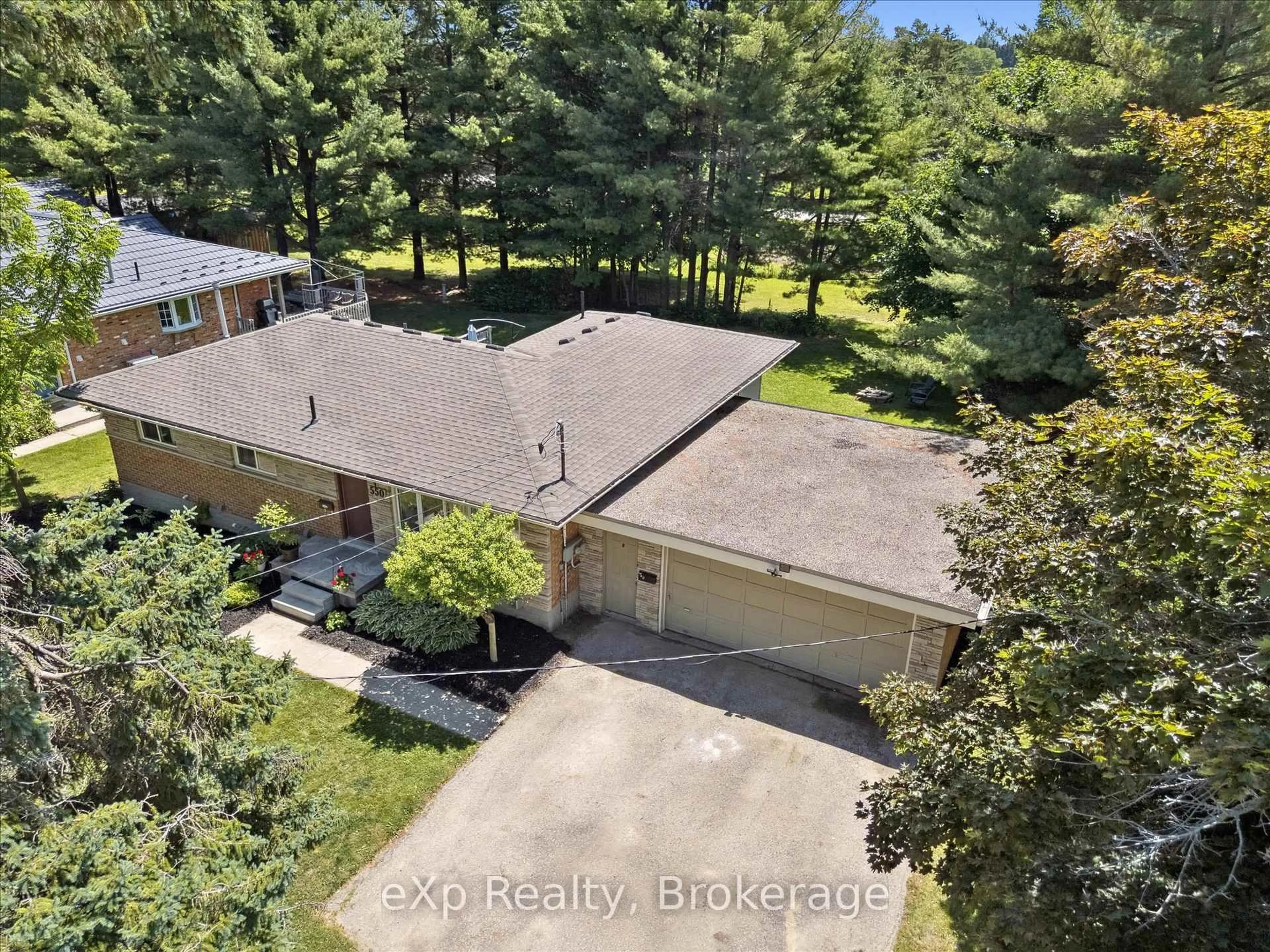 A pic from outside/outdoor area/front of a property/back of a property/a pic from drone, unknown for 550 Elora St, Centre Wellington Ontario N1M 1Y8