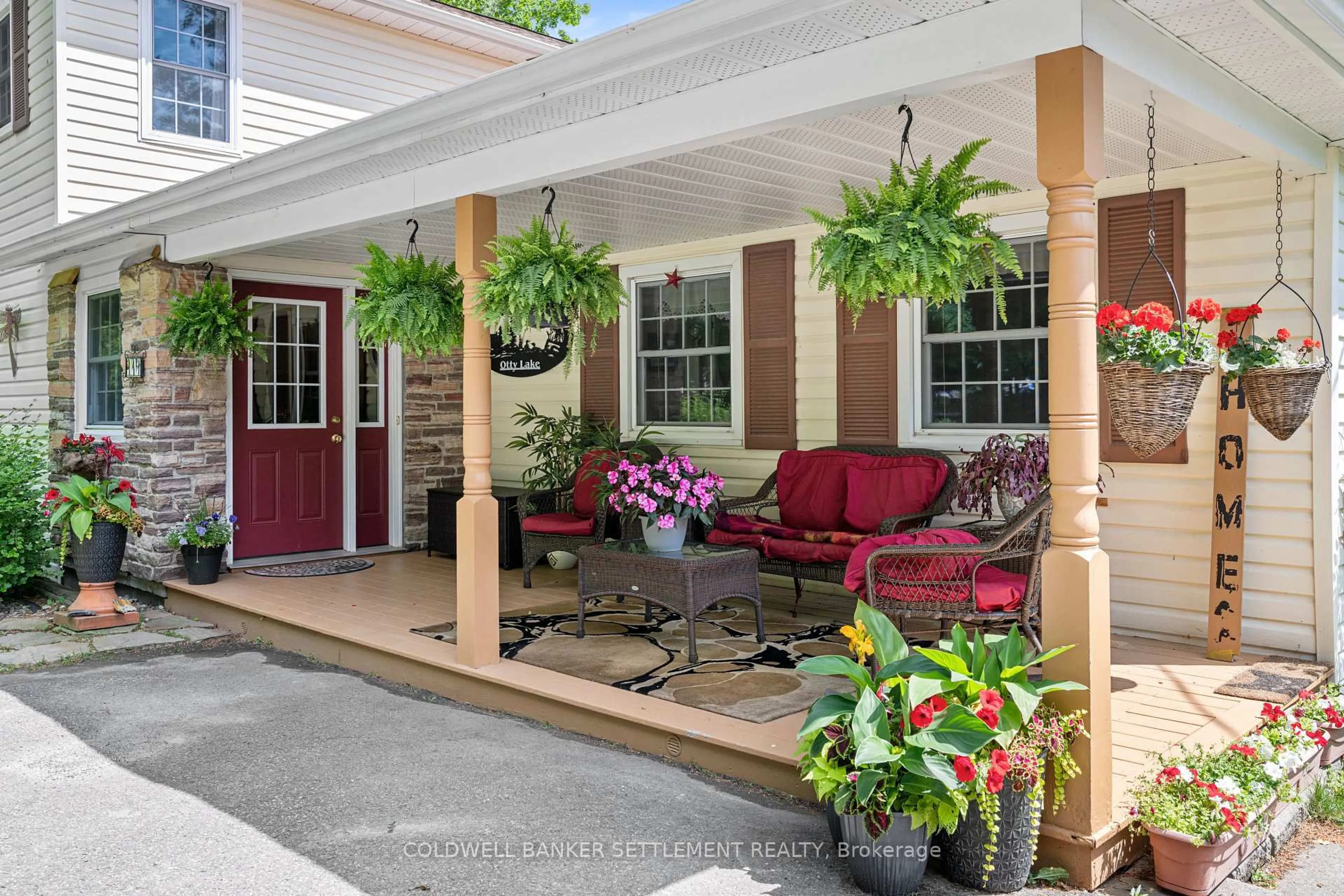 Patio, street for 111 Loon Dr, Perth Ontario K7H 0E2