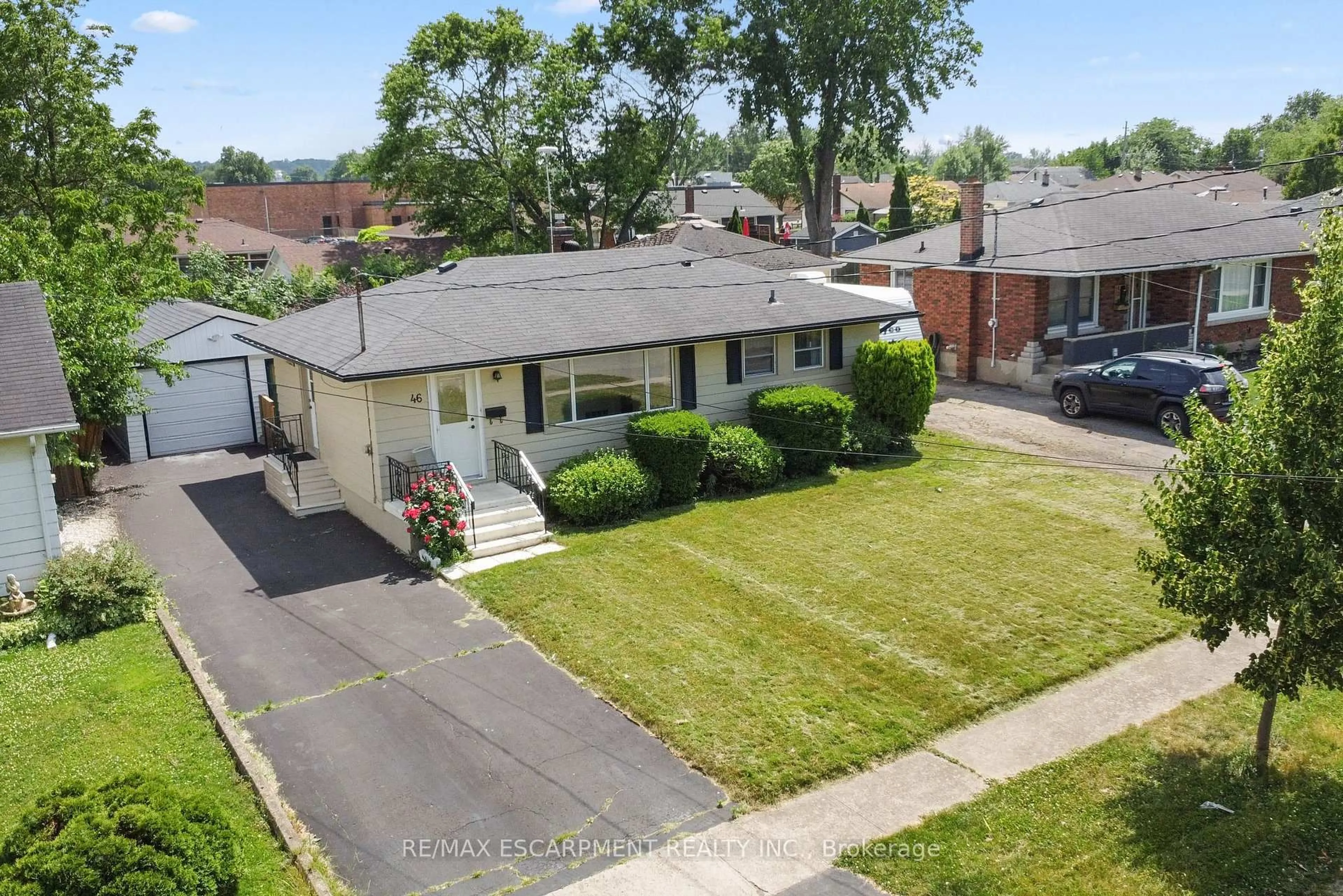 A pic from outside/outdoor area/front of a property/back of a property/a pic from drone, street for 46 Burness Dr, St. Catharines Ontario L2P 1J5