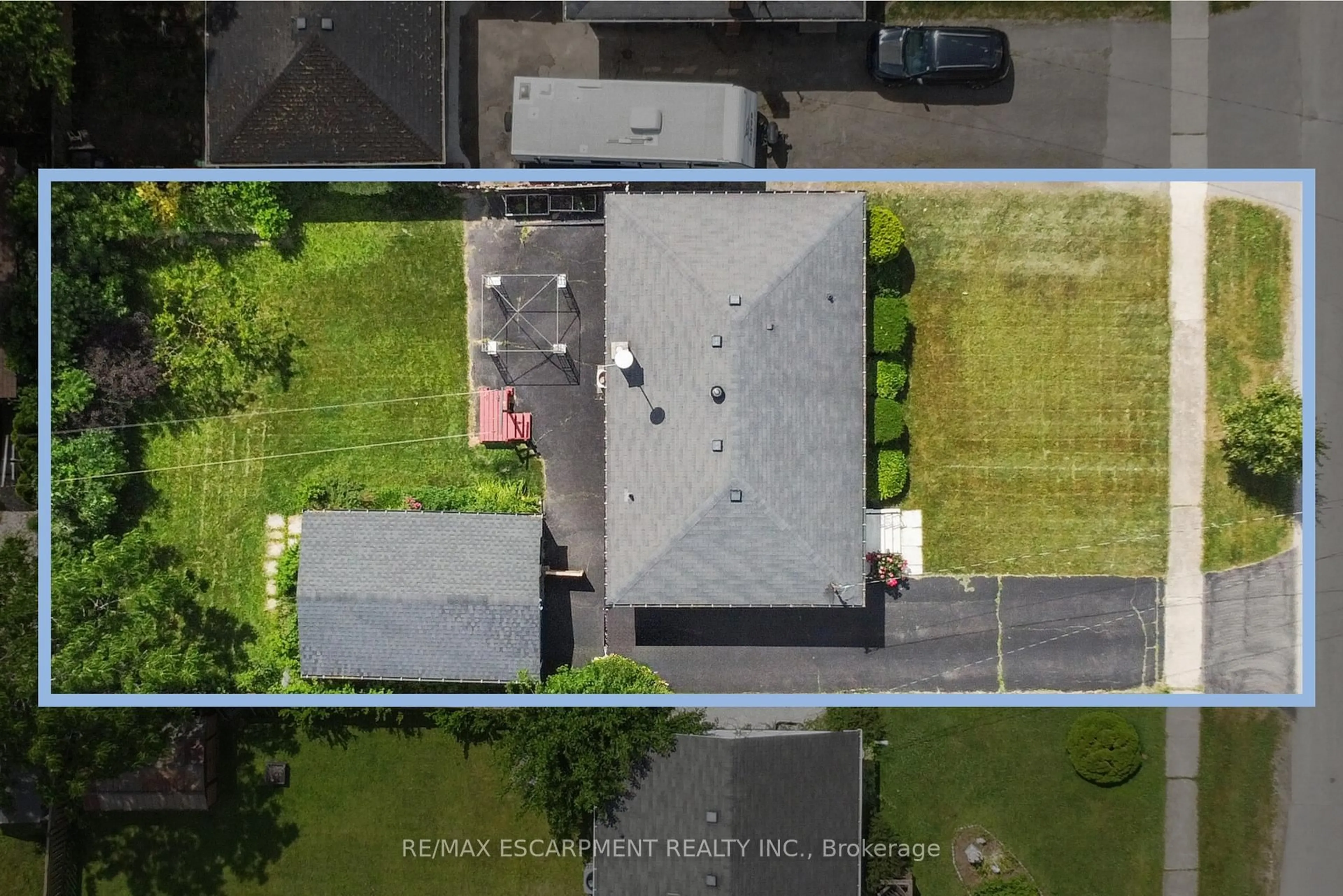 A pic from outside/outdoor area/front of a property/back of a property/a pic from drone, city buildings view from balcony for 46 Burness Dr, St. Catharines Ontario L2P 1J5