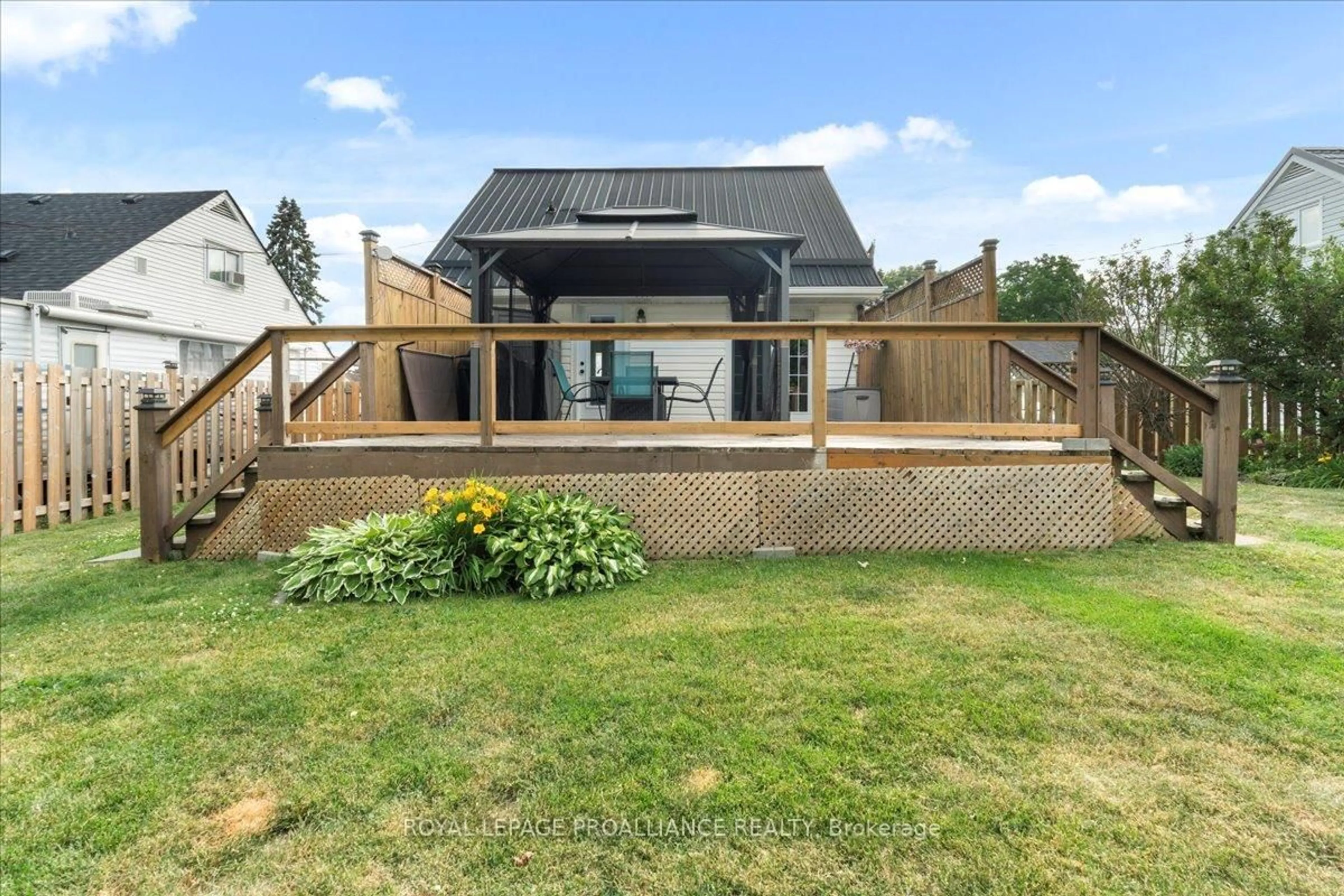 A pic from outside/outdoor area/front of a property/back of a property/a pic from drone, unknown for 9 Sixth St, Belleville Ontario K8N 4S4