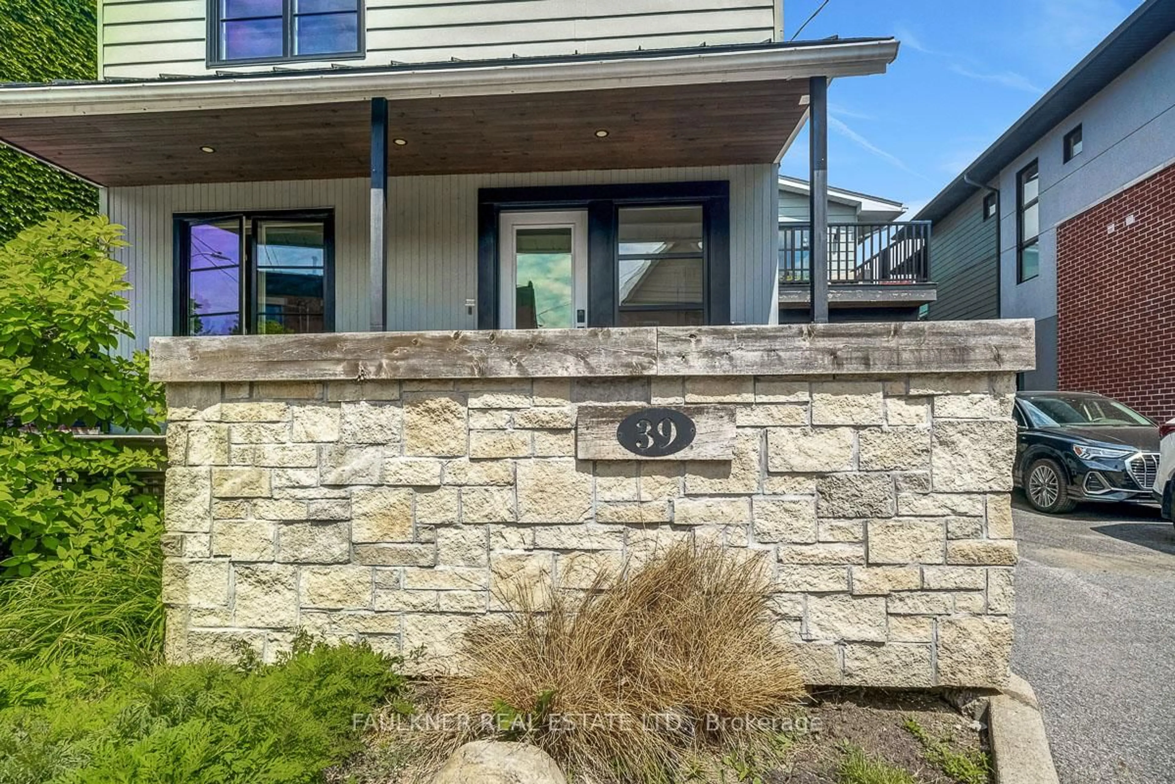 Home with brick exterior material, unknown for 39 NEWTON St, Ottawa Ontario K1S 2S6