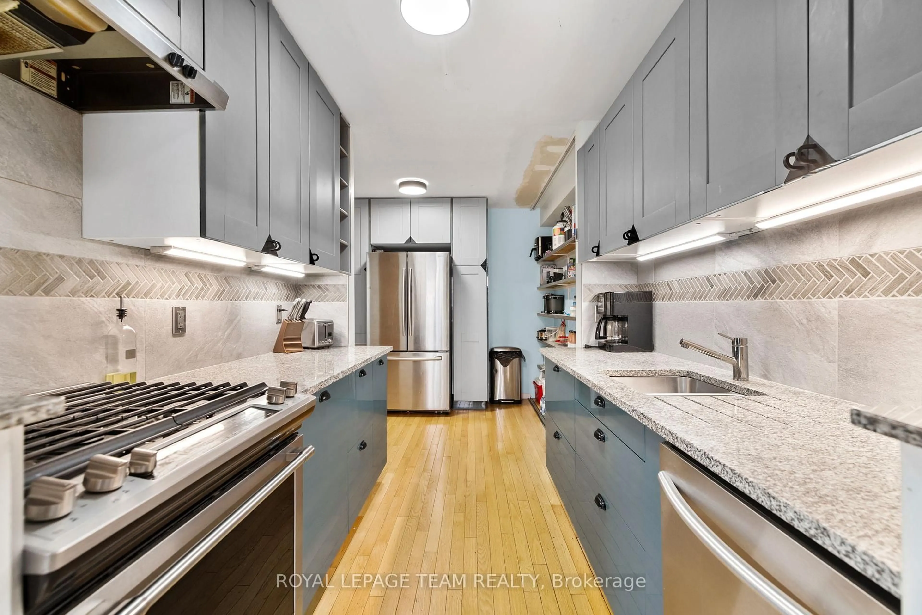 Unknown for 2245 Orient Park Dr, Ottawa Ontario K1B 4W3