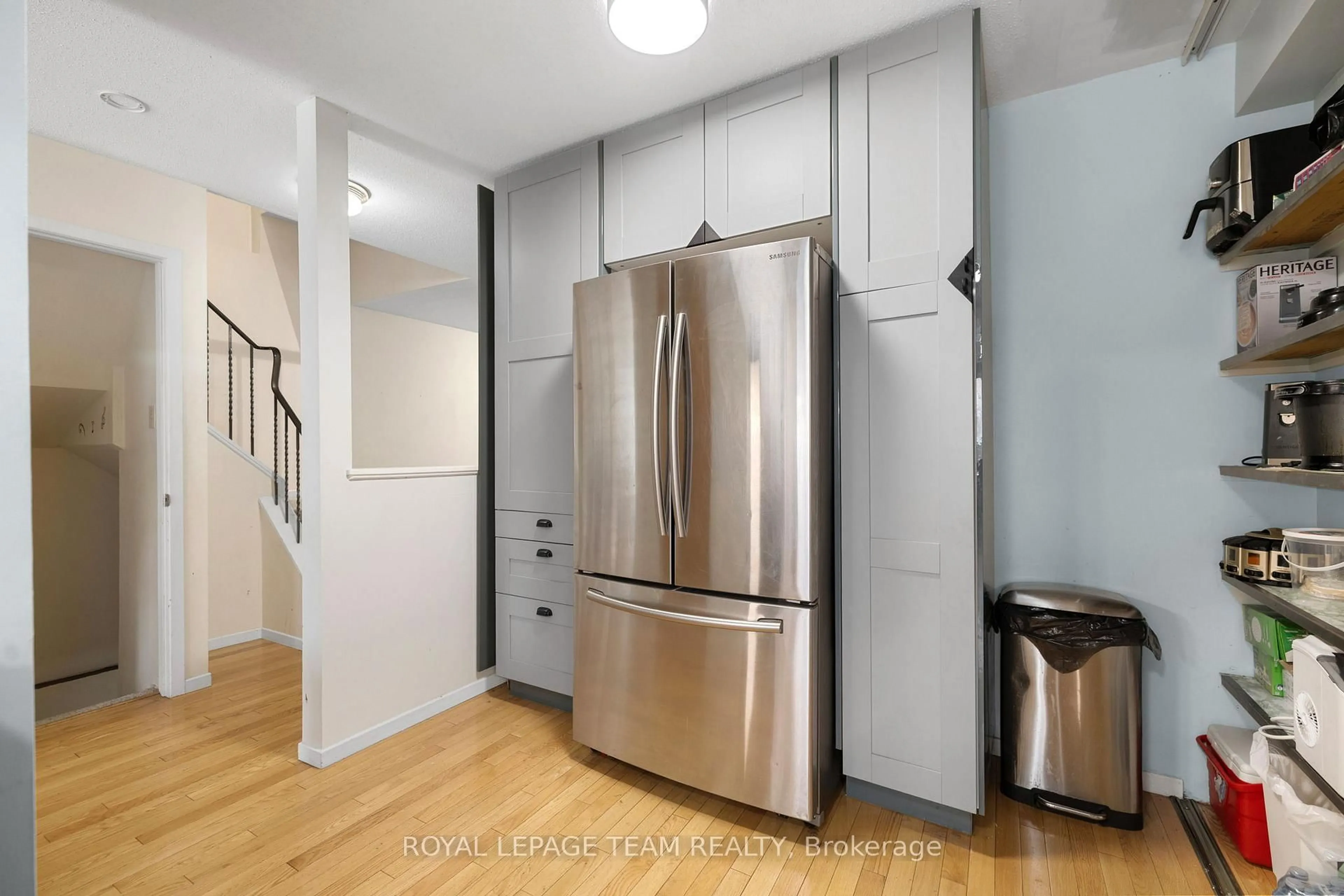 Unknown for 2245 Orient Park Dr, Ottawa Ontario K1B 4W3