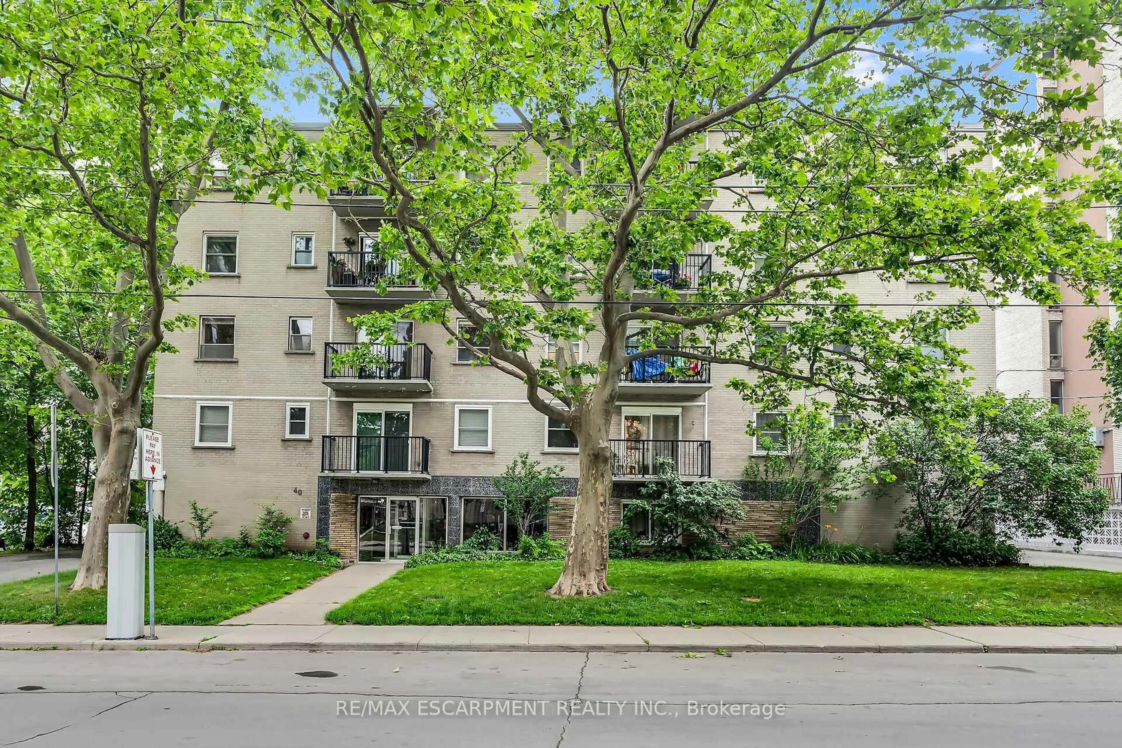 Unknown for 40 Robinson St #208, Hamilton Ontario L8P 1Y9