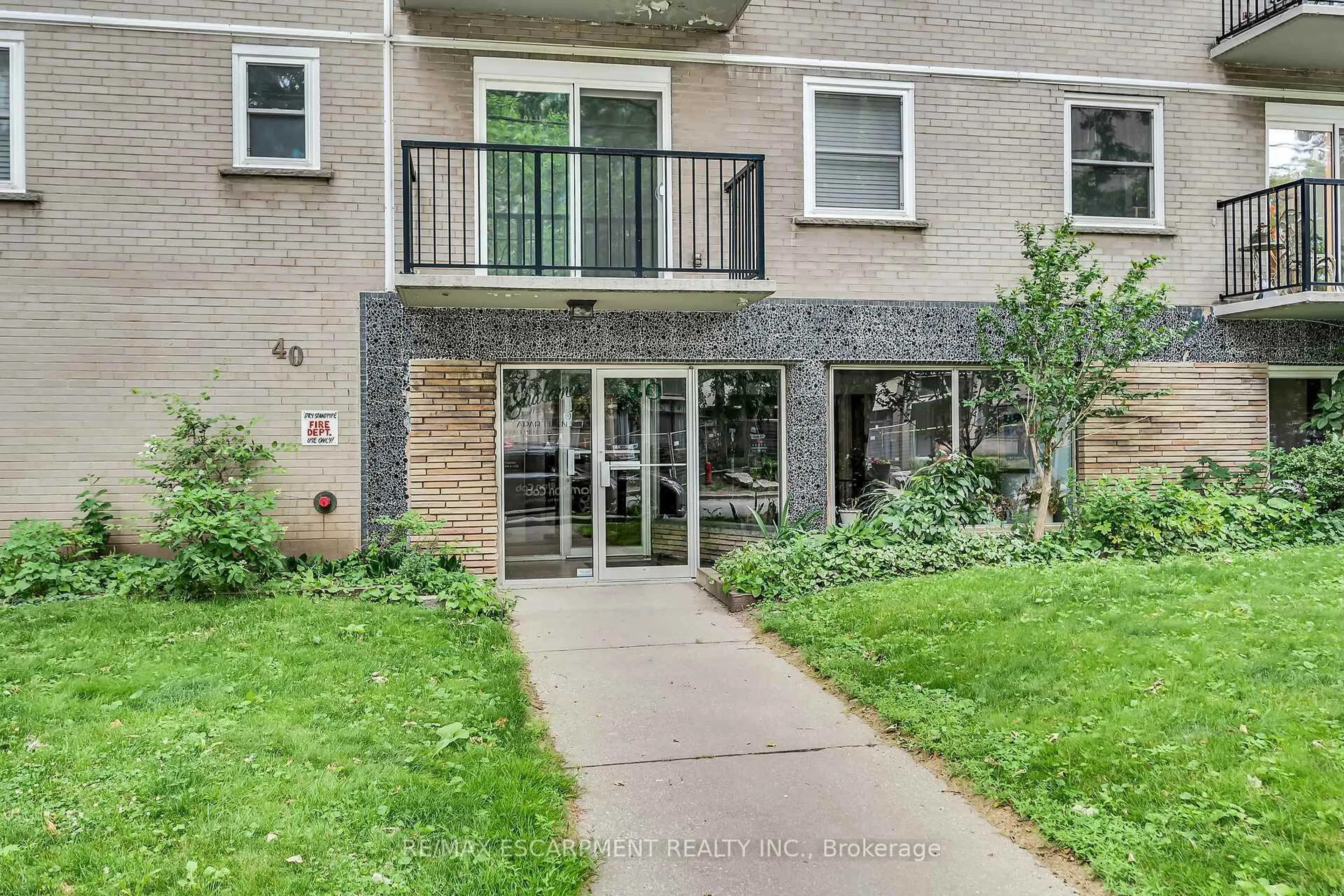 Unknown for 40 Robinson St #208, Hamilton Ontario L8P 1Y9