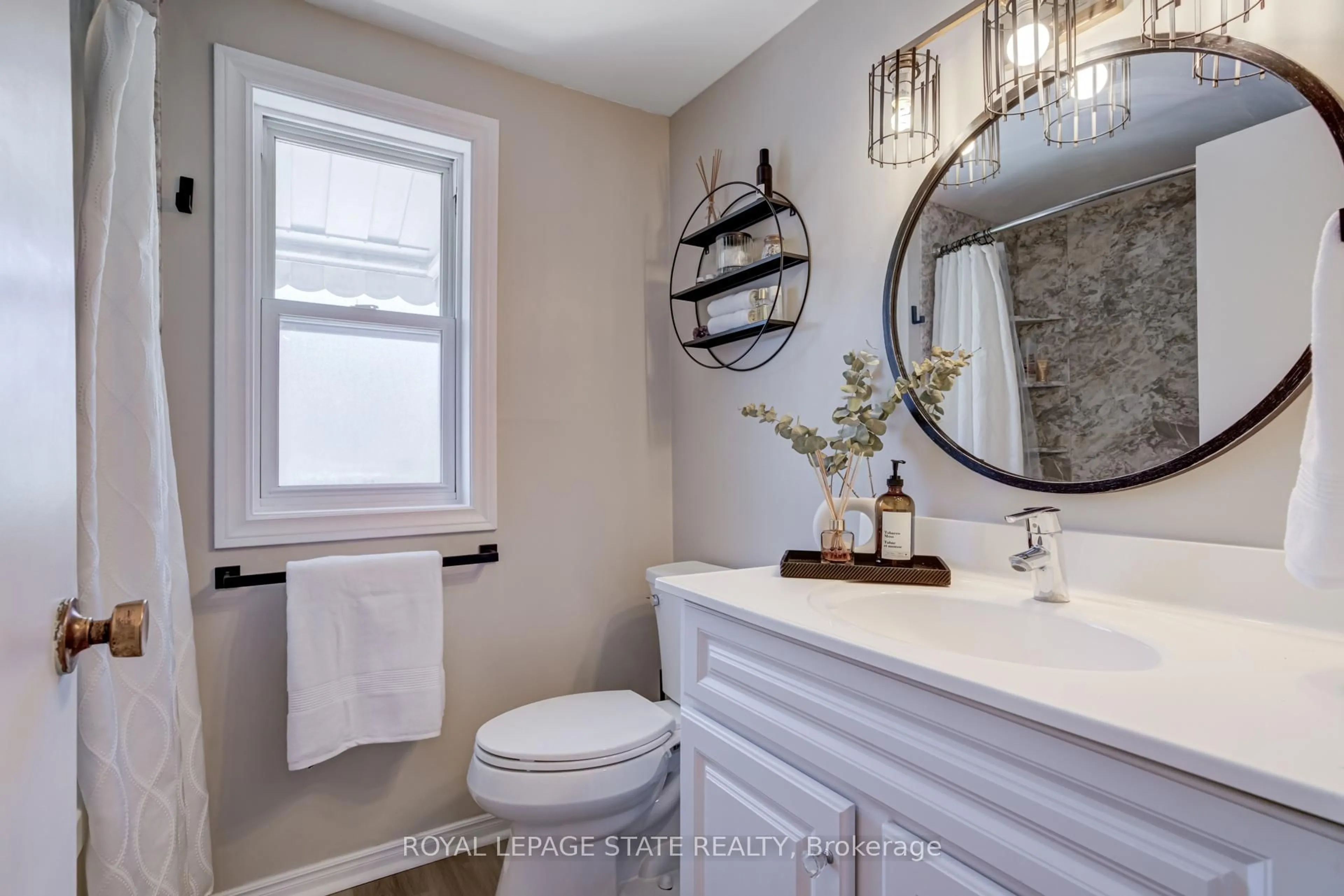 Contemporary bathroom, ceramic/tile floor for 30 Coachwood Rd #8, Brantford Ontario N3R 3R4