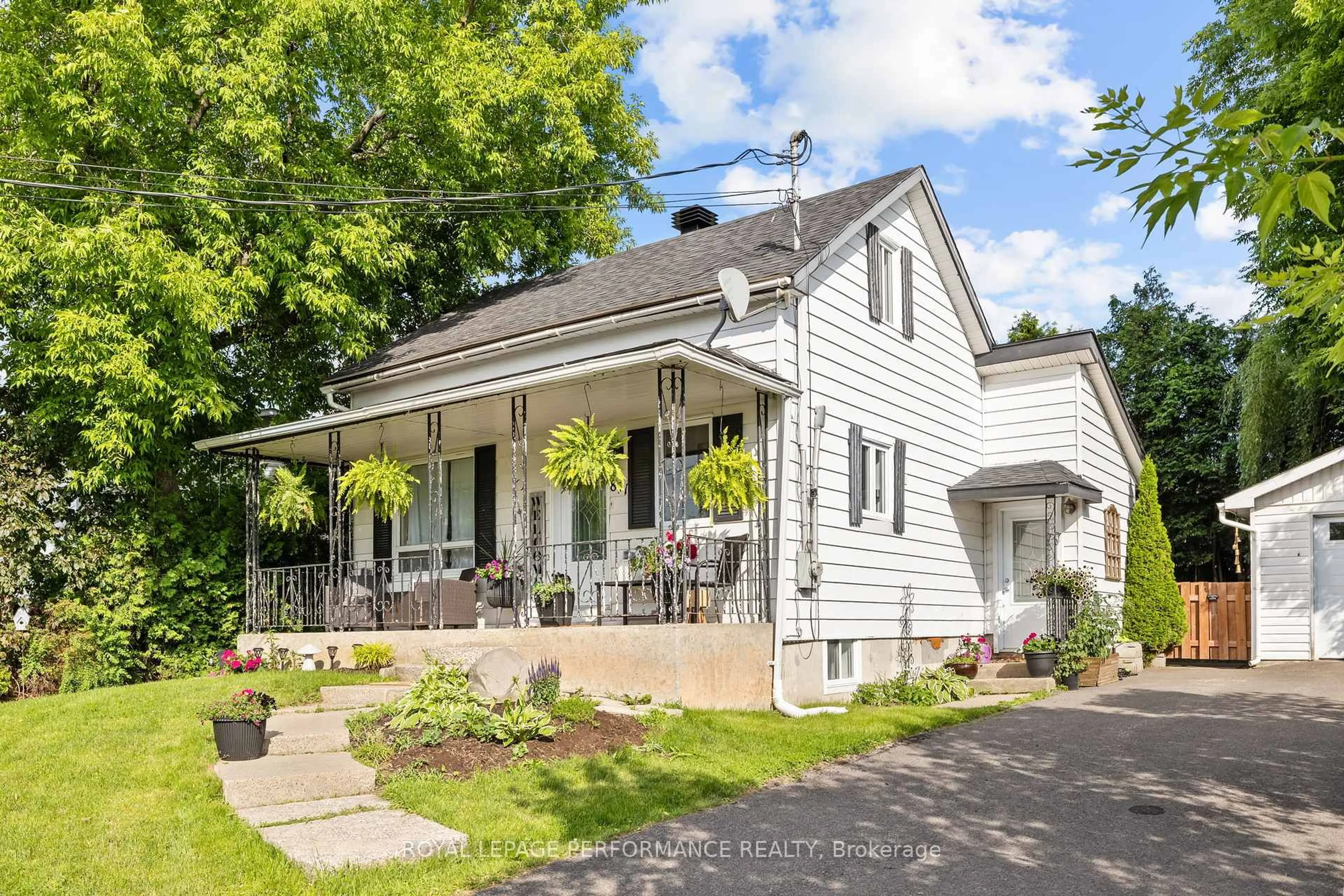 Unknown for 871 Queen St, Champlain Ontario K0B 1K0