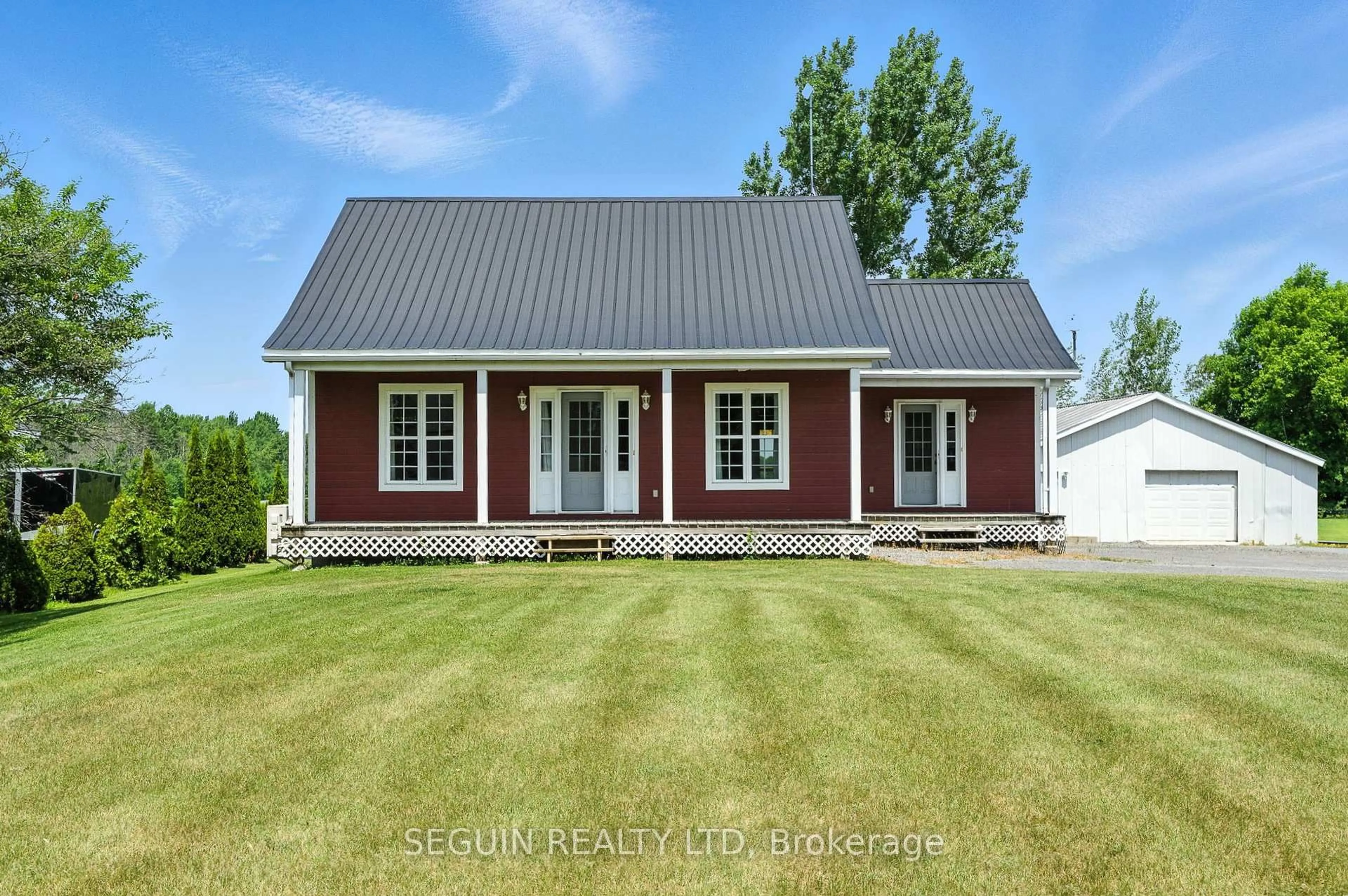 Home with vinyl exterior material, building for 2785 Pattee Rd, Hawkesbury Ontario K6A 0G3
