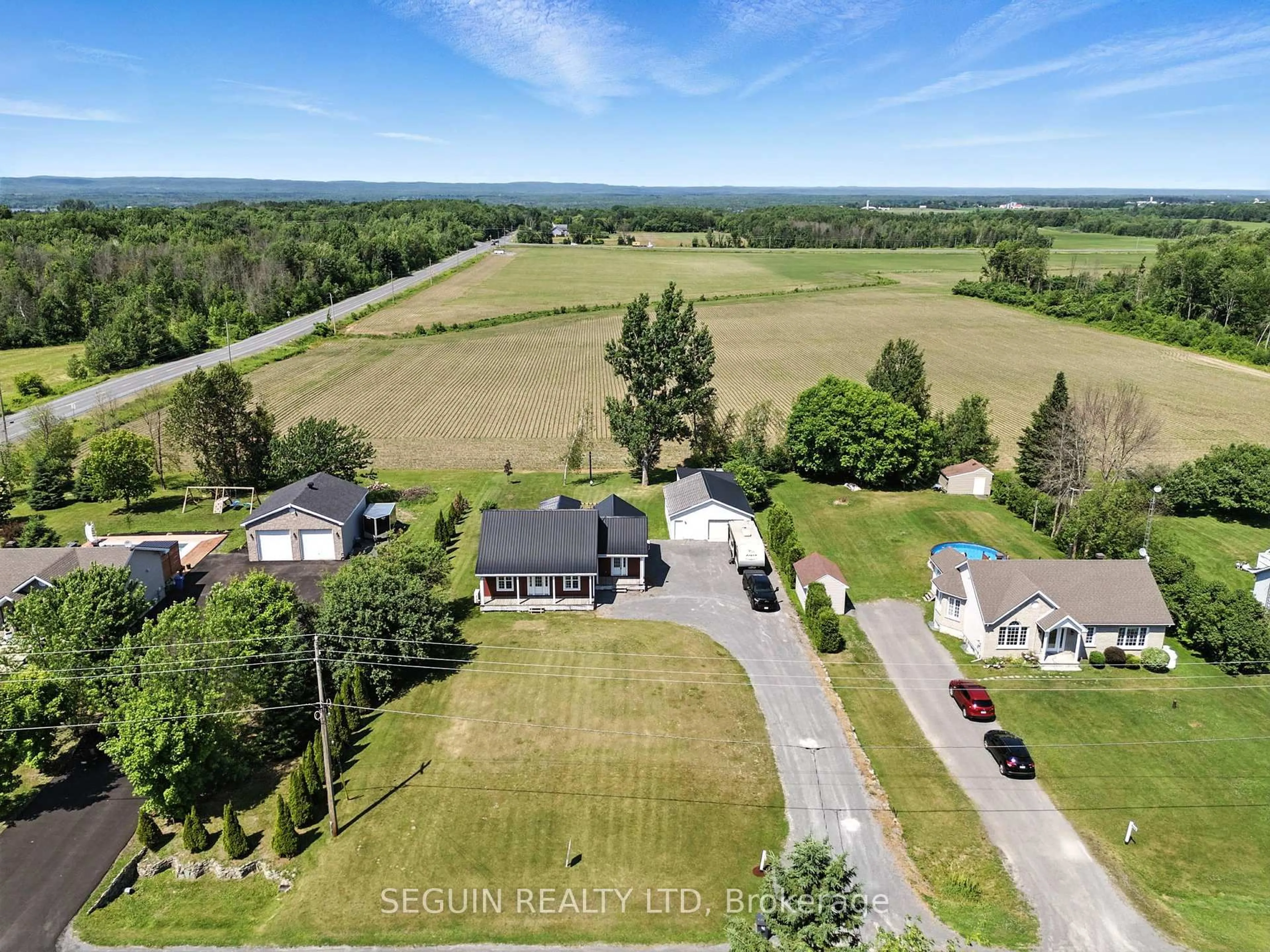 A pic from outside/outdoor area/front of a property/back of a property/a pic from drone, mountain view for 2785 Pattee Rd, Hawkesbury Ontario K6A 0G3