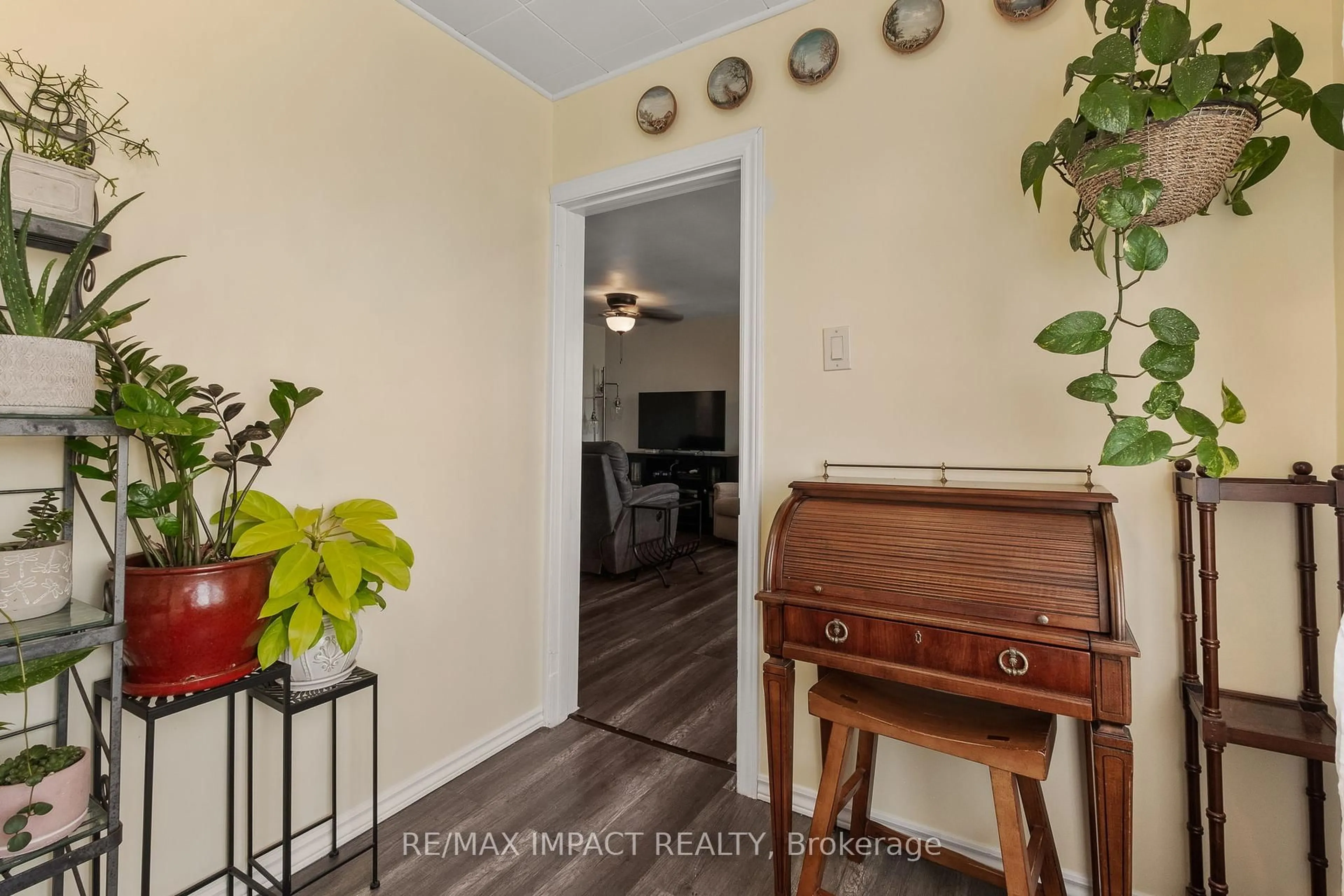 Indoor entryway for 50 Alexander St, Port Hope Ontario L1A 1B3