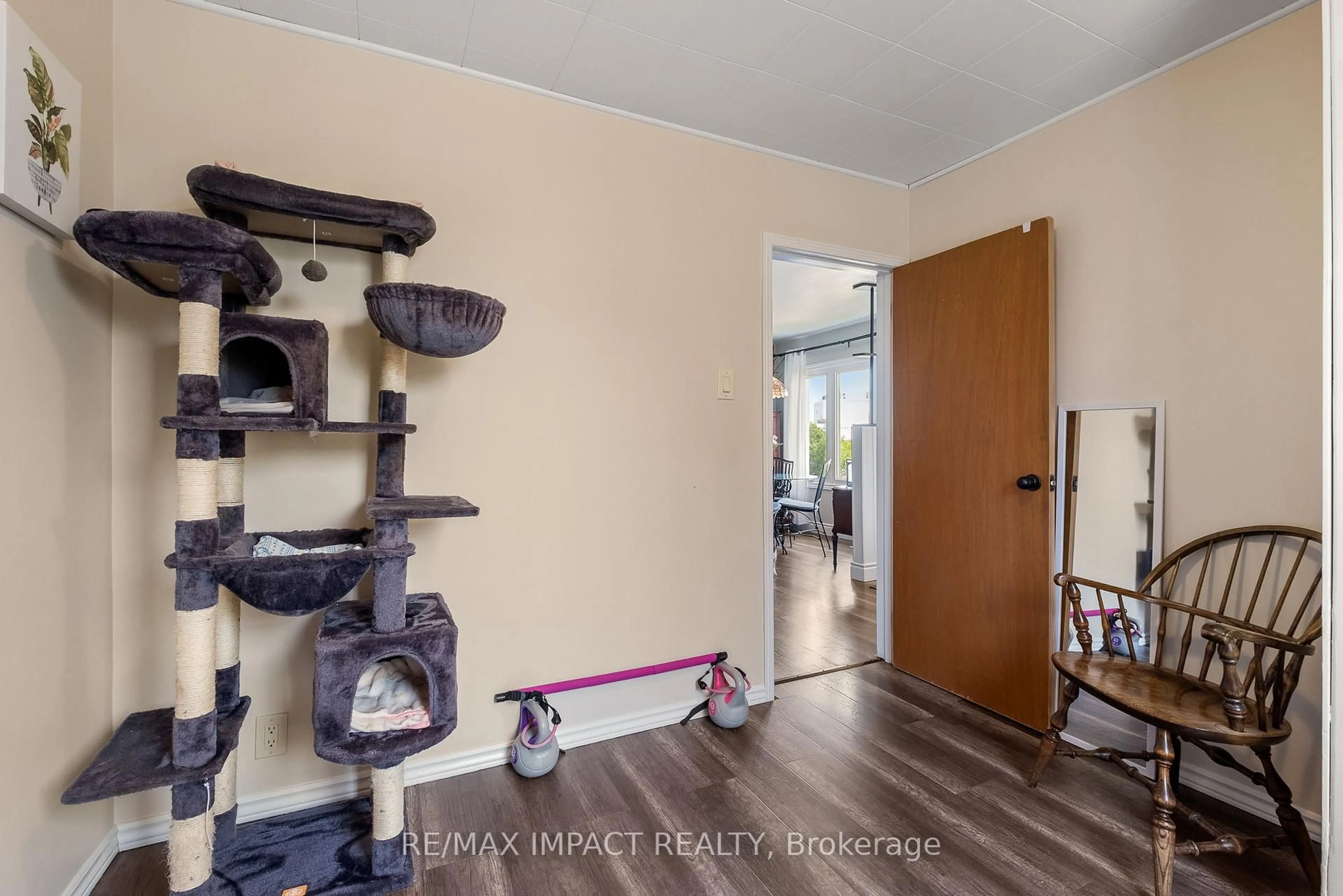 Indoor entryway for 50 Alexander St, Port Hope Ontario L1A 1B3