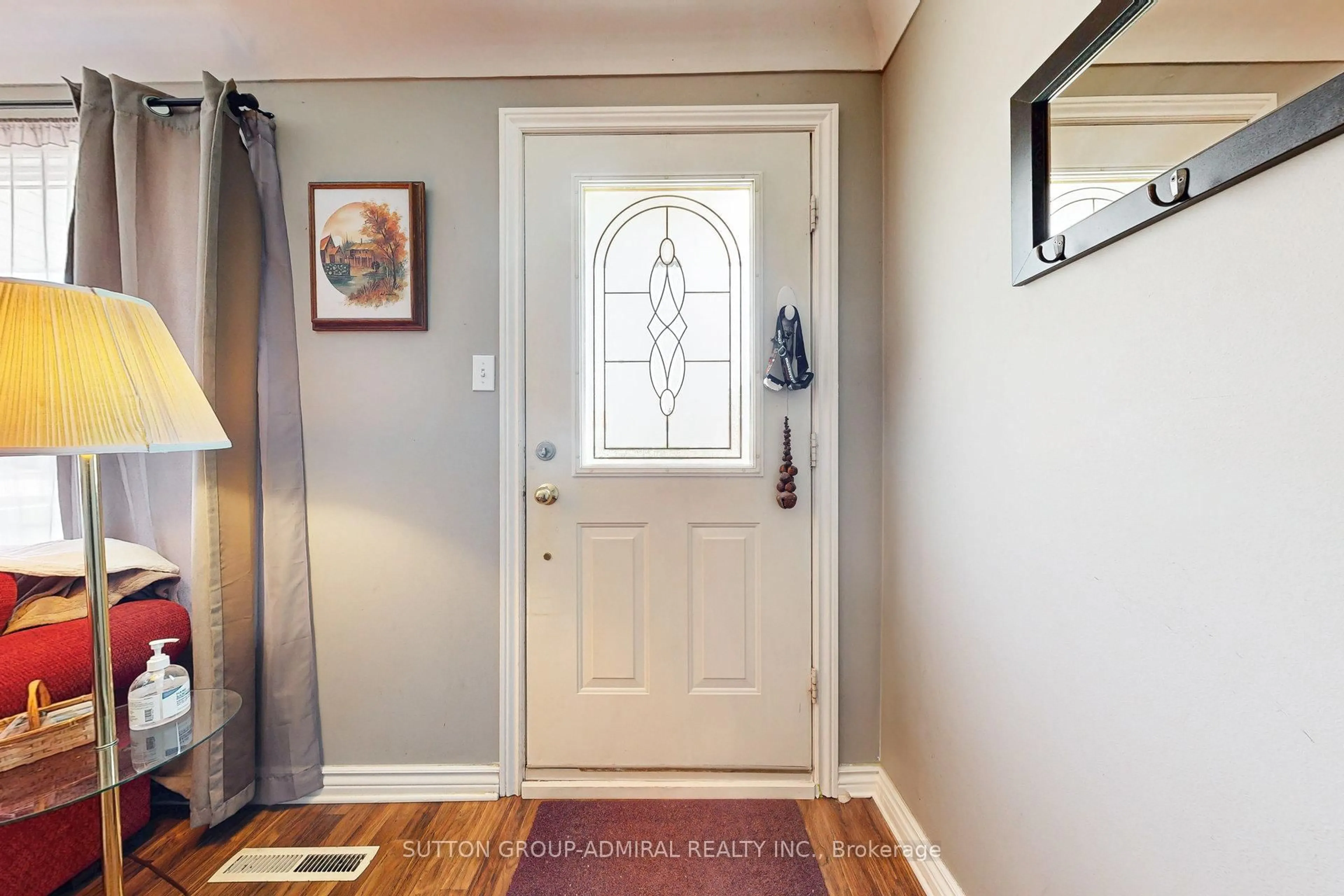 Indoor entryway for 16A Linnwood Ave, Cambridge Ontario N1R 1V1