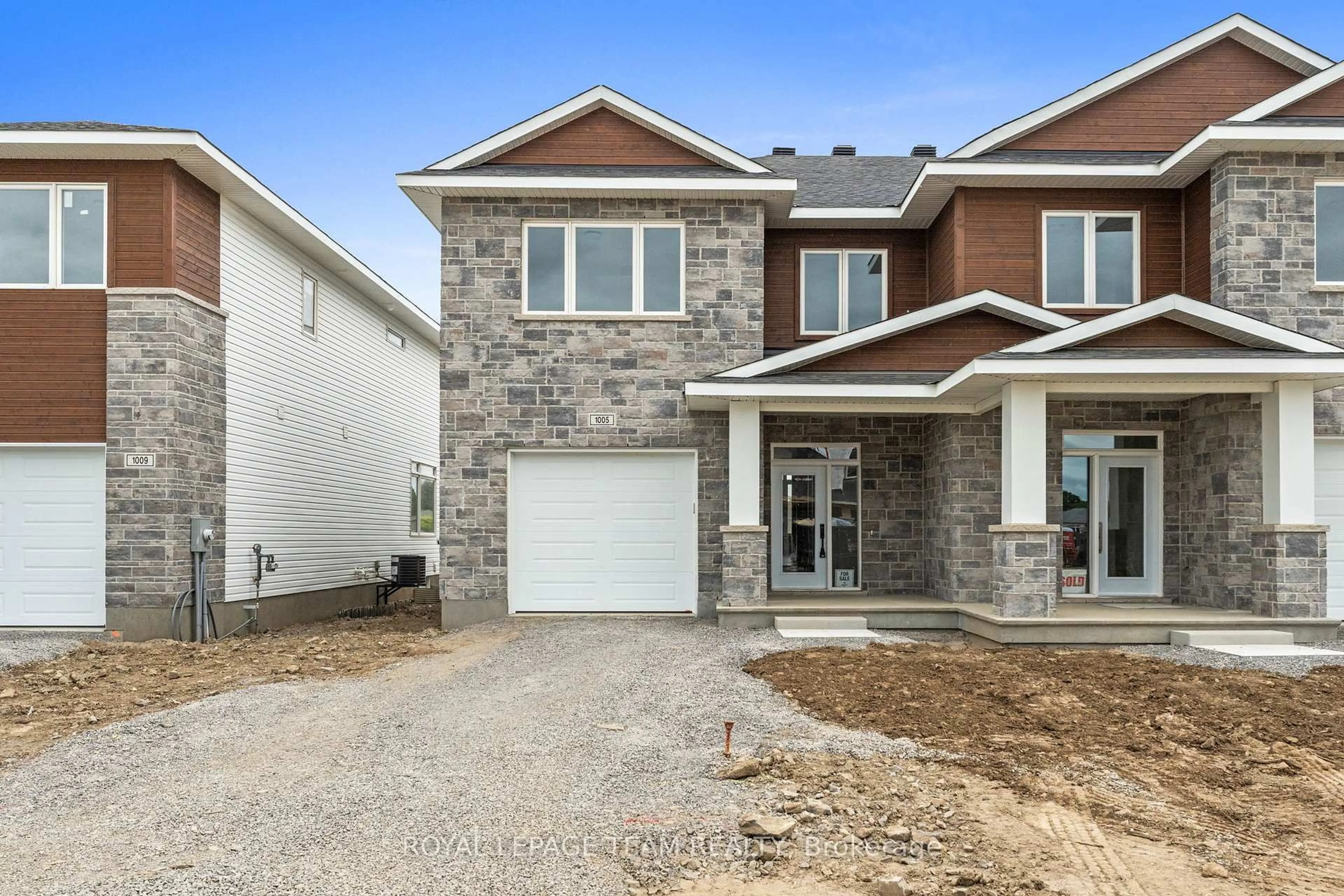 Home with brick exterior material, street for 1005 MOORE St, Brockville Ontario K6V 7N1
