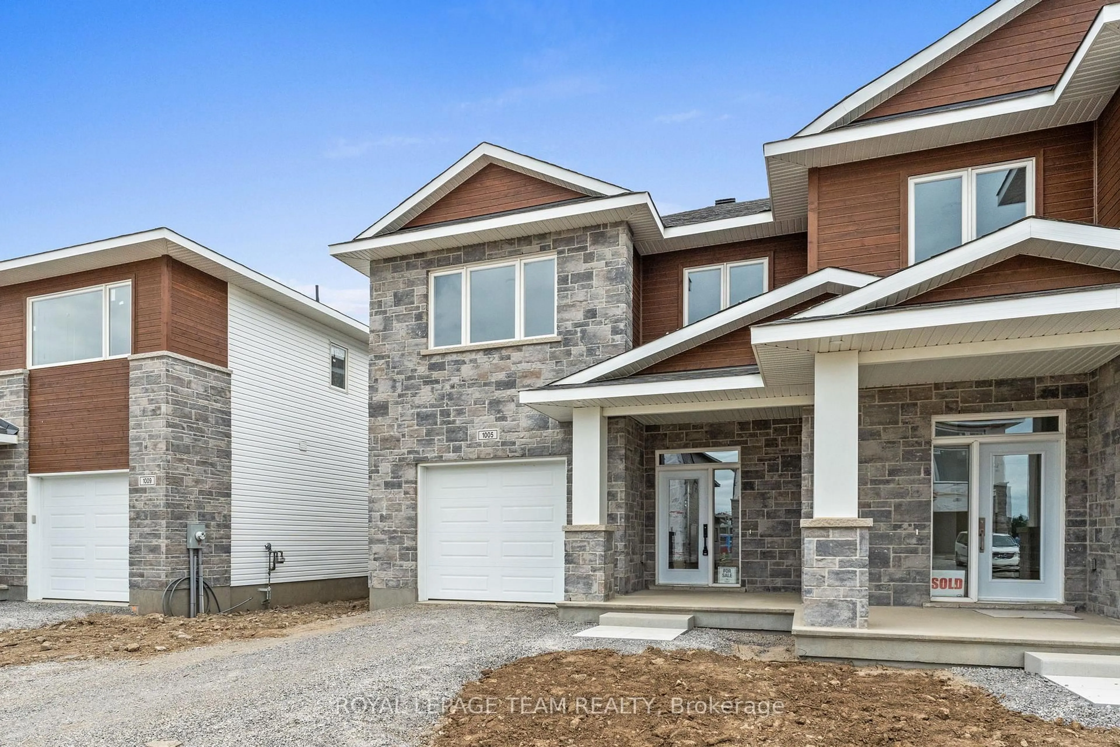 Home with brick exterior material, street for 1005 MOORE St, Brockville Ontario K6V 7N1