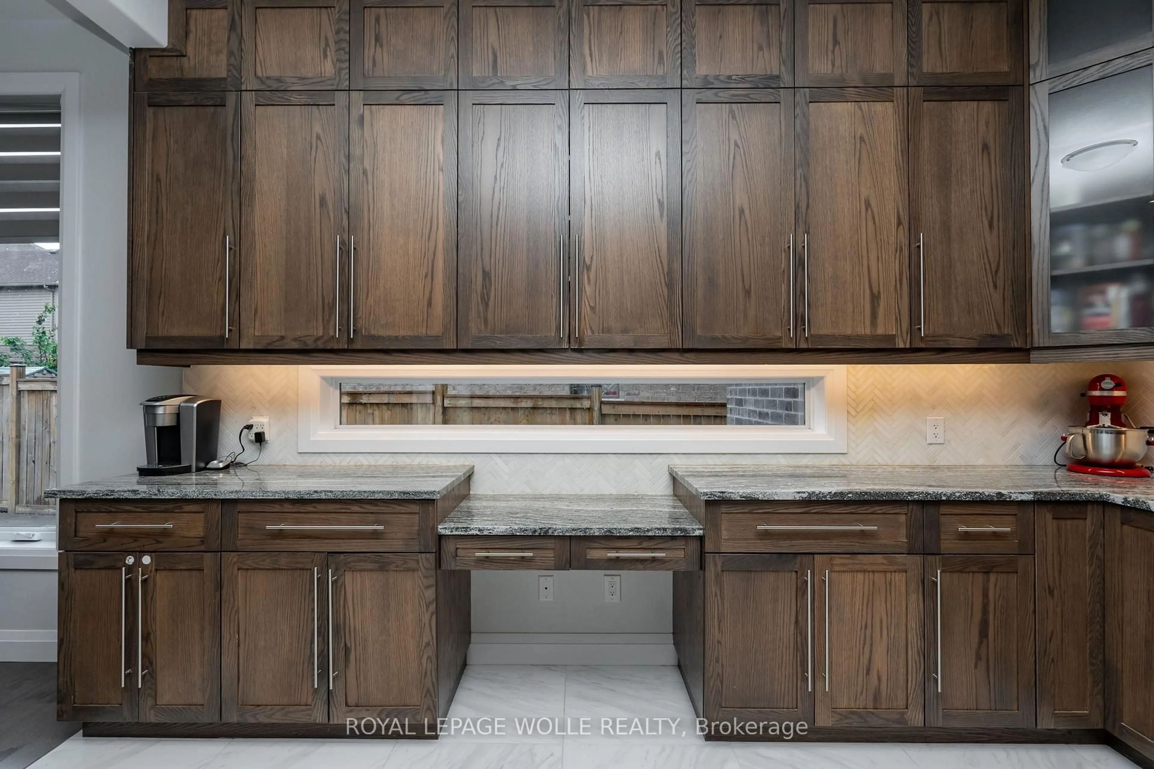 Contemporary kitchen, unknown for 920 River Ridge Crt, Kitchener Ontario N2A 0H2