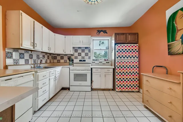 Additional property image - 466 Charlton Ave