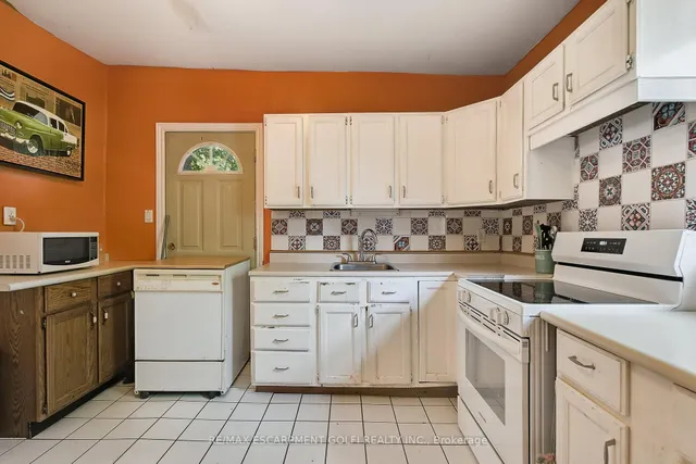 Additional property image - 466 Charlton Ave
