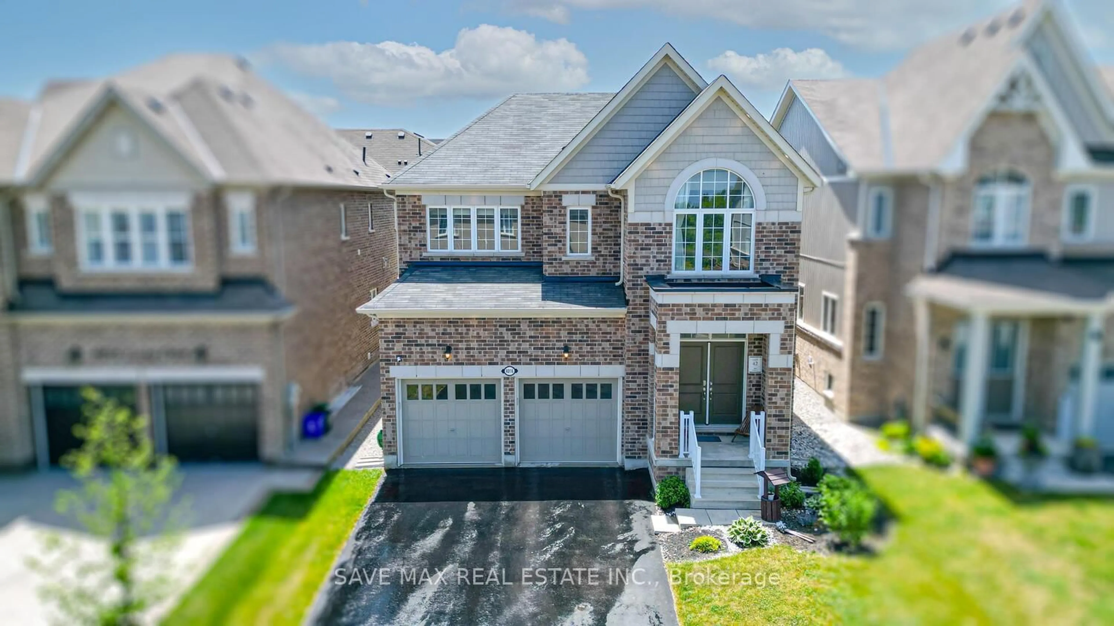 A pic from outside/outdoor area/front of a property/back of a property/a pic from drone, street for 4016 Cachet Crt, Lincoln Ontario L3J 0R8