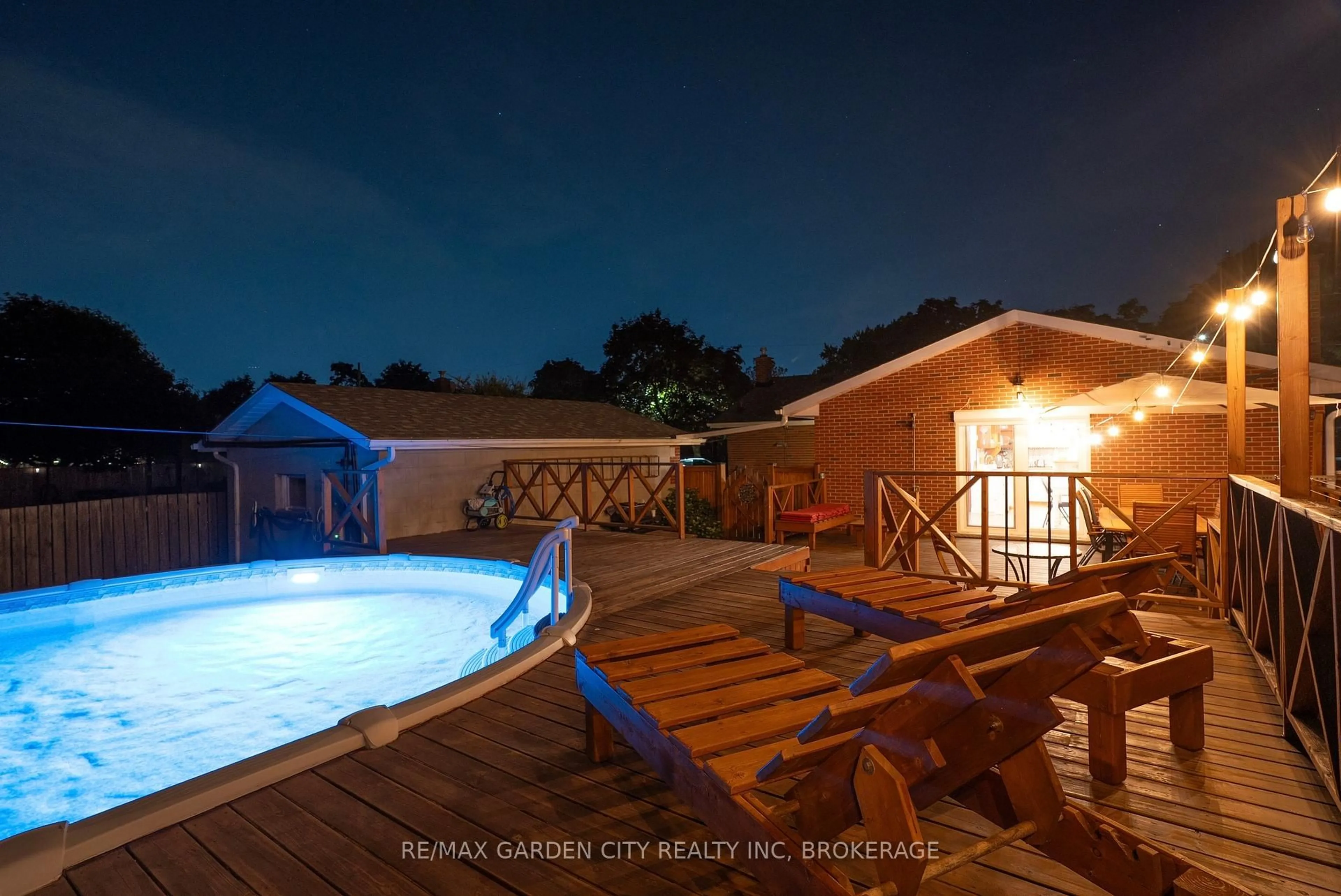 Pool for 14 Edinburgh Dr, St. Catharines Ontario L2M 3H1