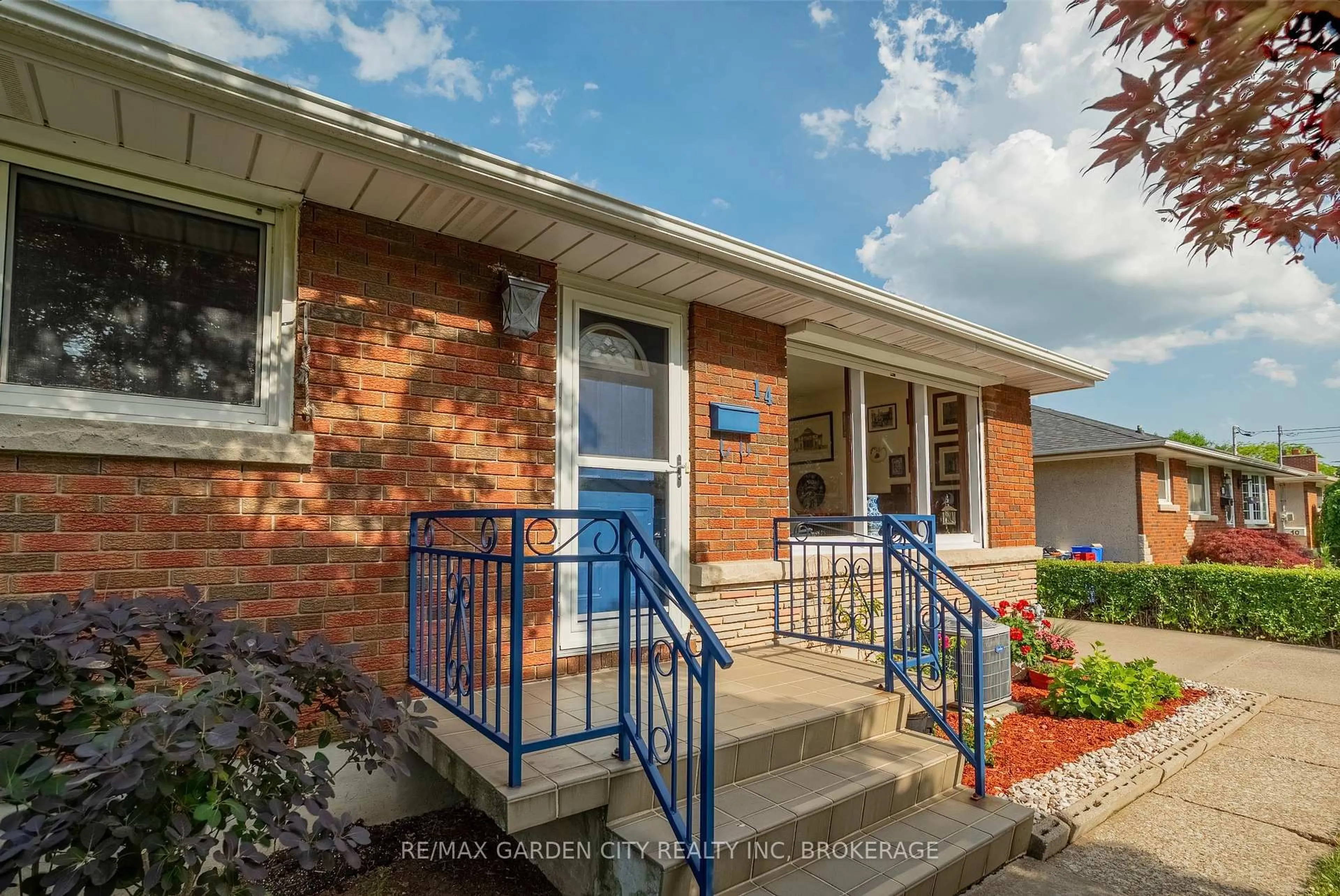 Home with brick exterior material, street for 14 Edinburgh Dr, St. Catharines Ontario L2M 3H1
