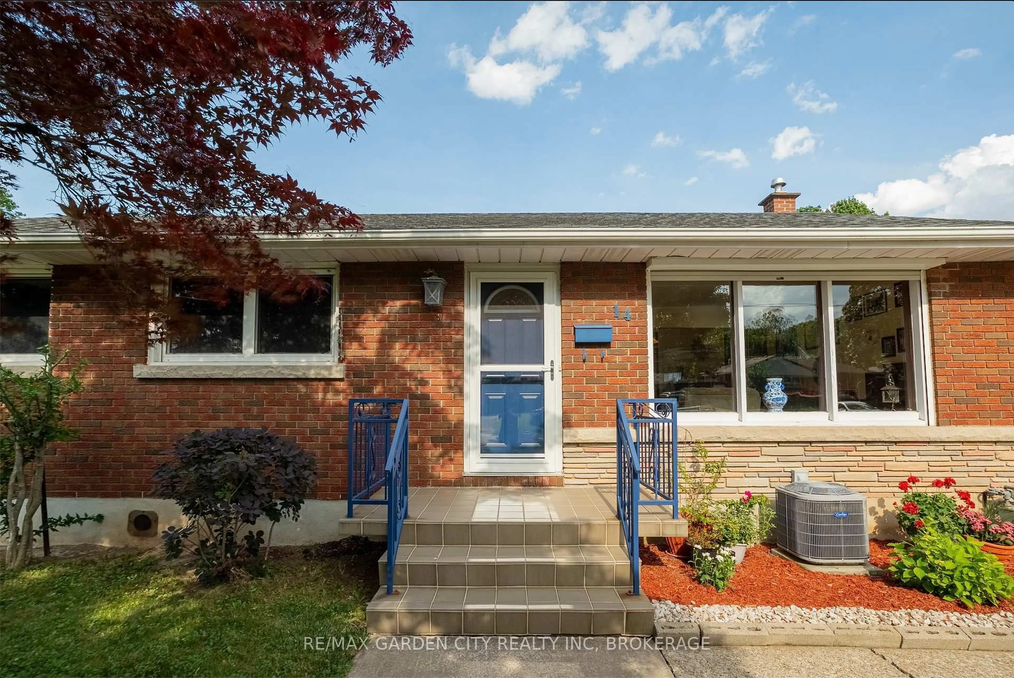 Home with brick exterior material, street for 14 Edinburgh Dr, St. Catharines Ontario L2M 3H1