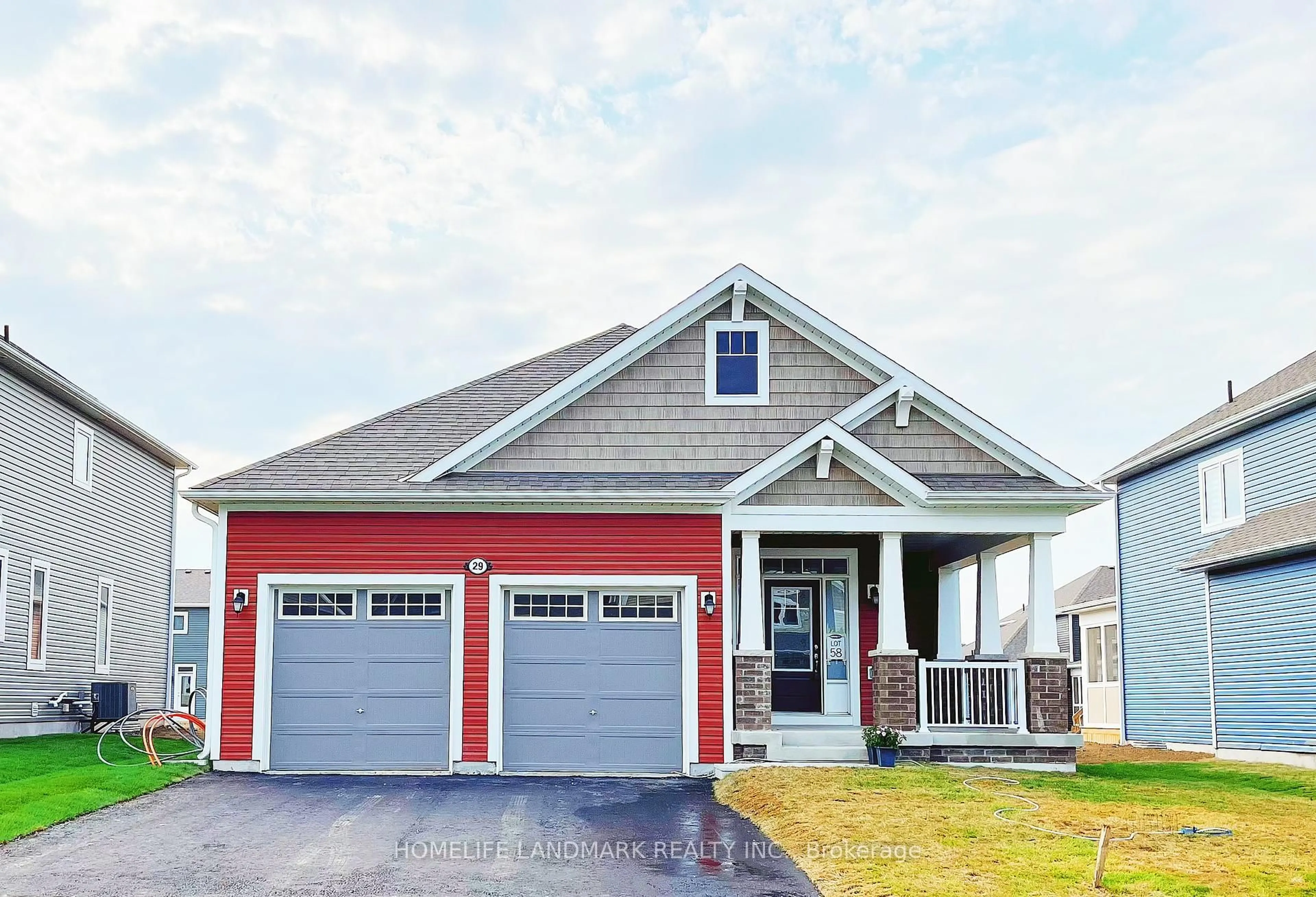 Home with vinyl exterior material, street for 29 Dyer Cres, Bracebridge Ontario P1L 0N4